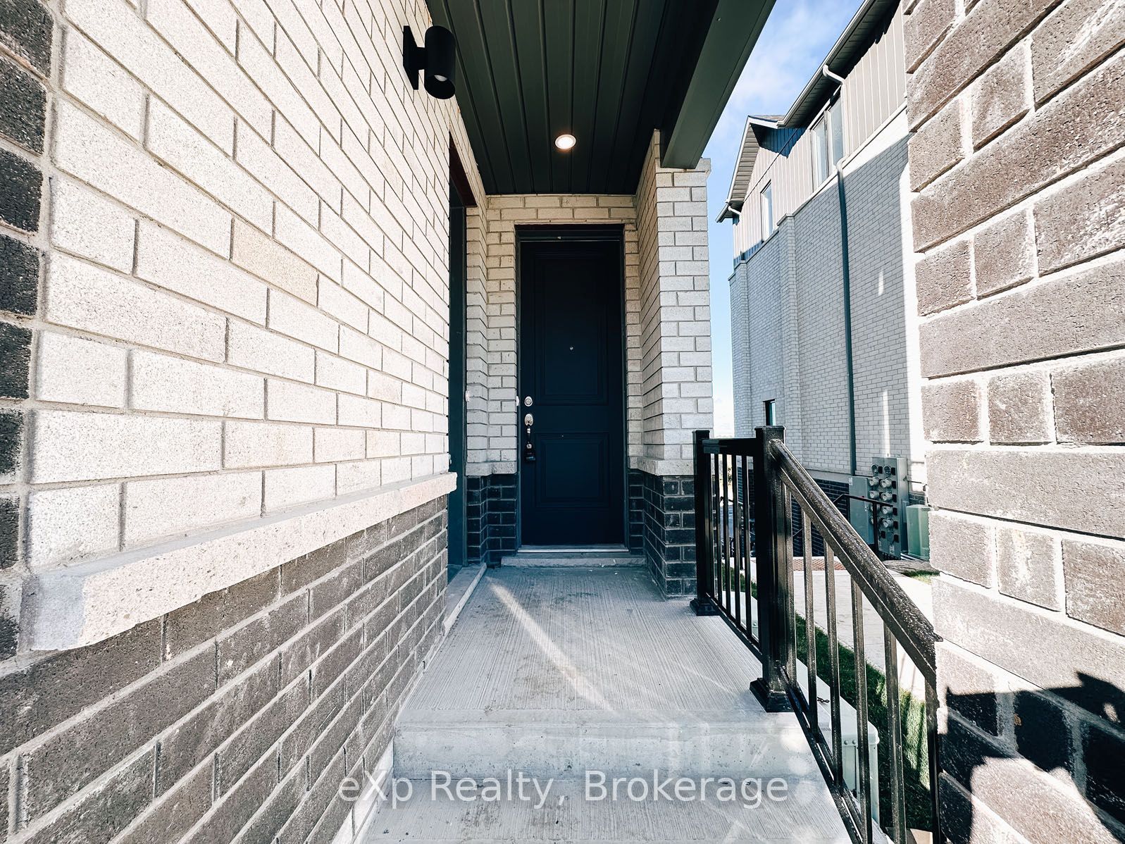 160 Densmore Road 1903, Cobourg, ON K9A 0X8 photo 2