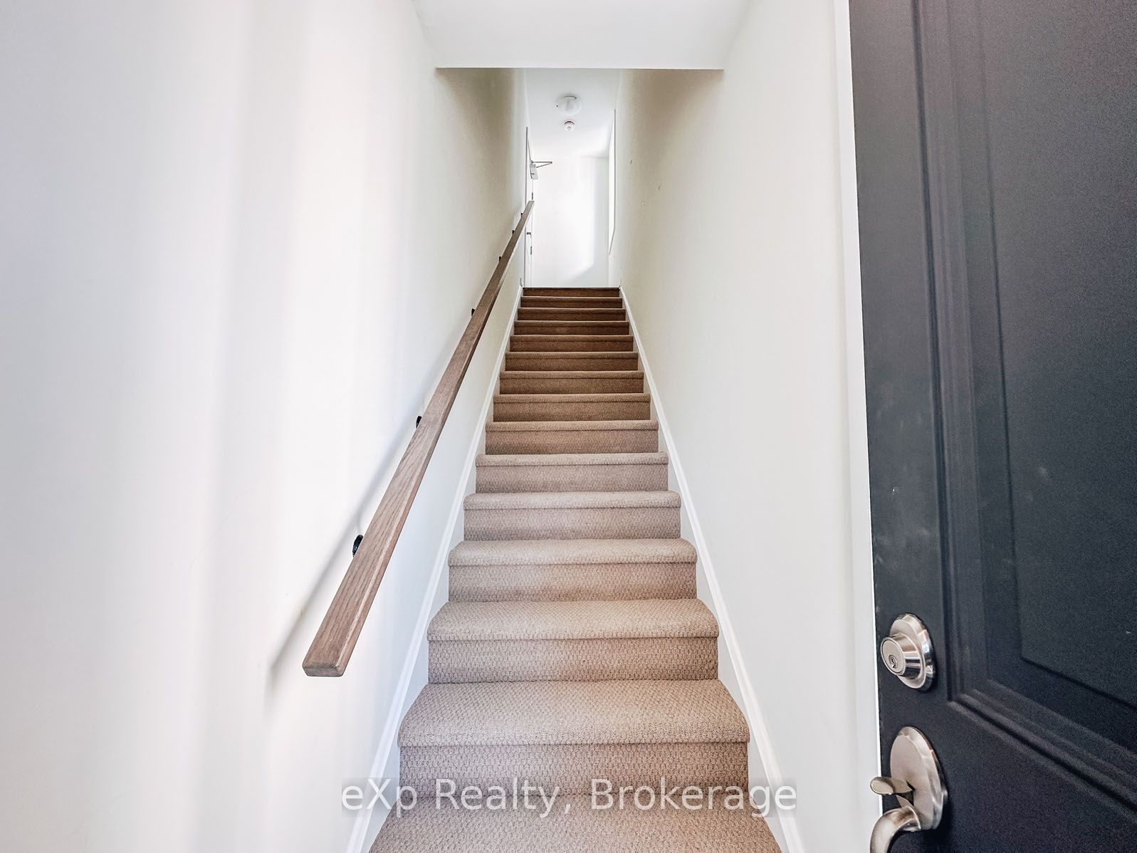 160 Densmore Road 1903, Cobourg, ON K9A 0X8 photo 3