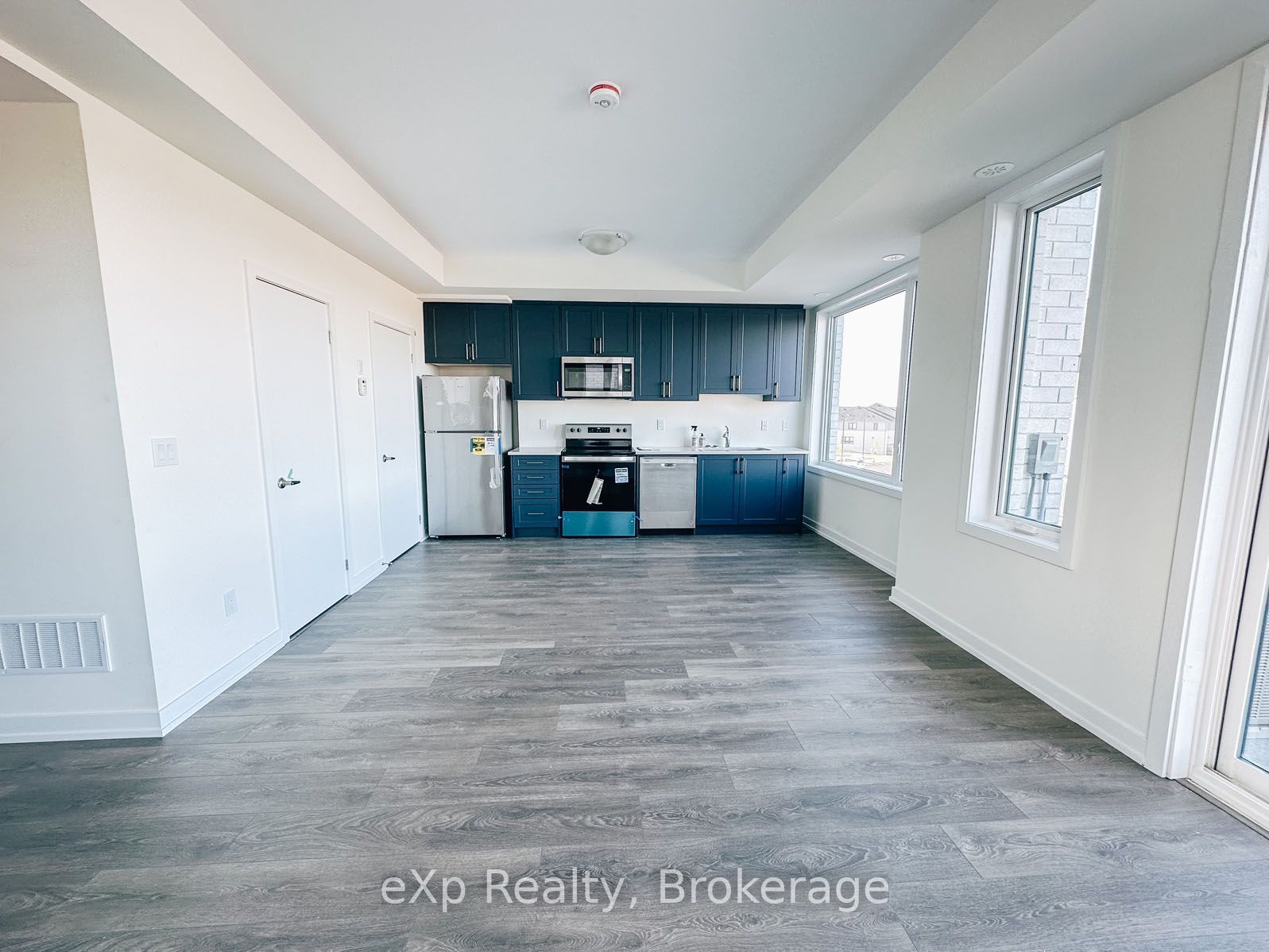 160 Densmore Road 1903, Cobourg, ON K9A 0X8 photo 5