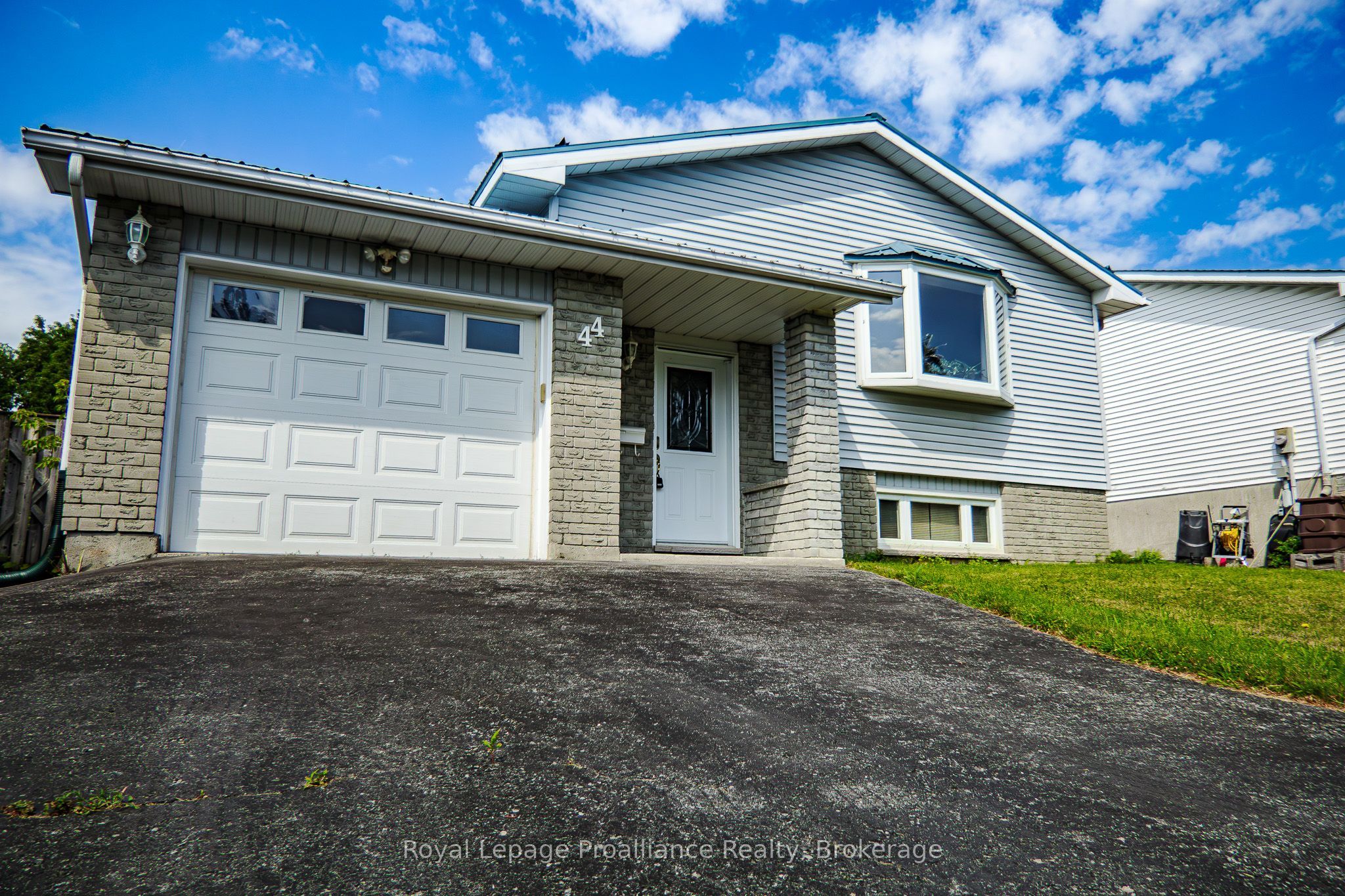 44 Ireland Drive, Quinte West, ON K8V 5X3