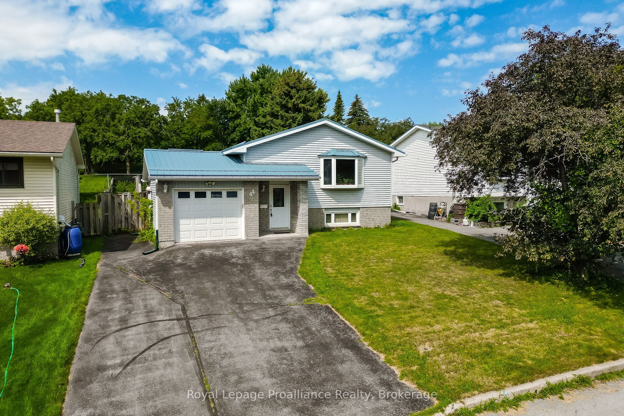 44 Ireland Drive, Quinte West, ON K8V 5X3 photo 2