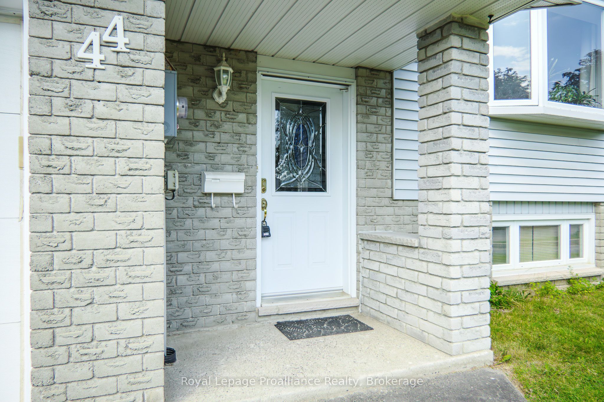 44 Ireland Drive, Quinte West, ON K8V 5X3 photo 3