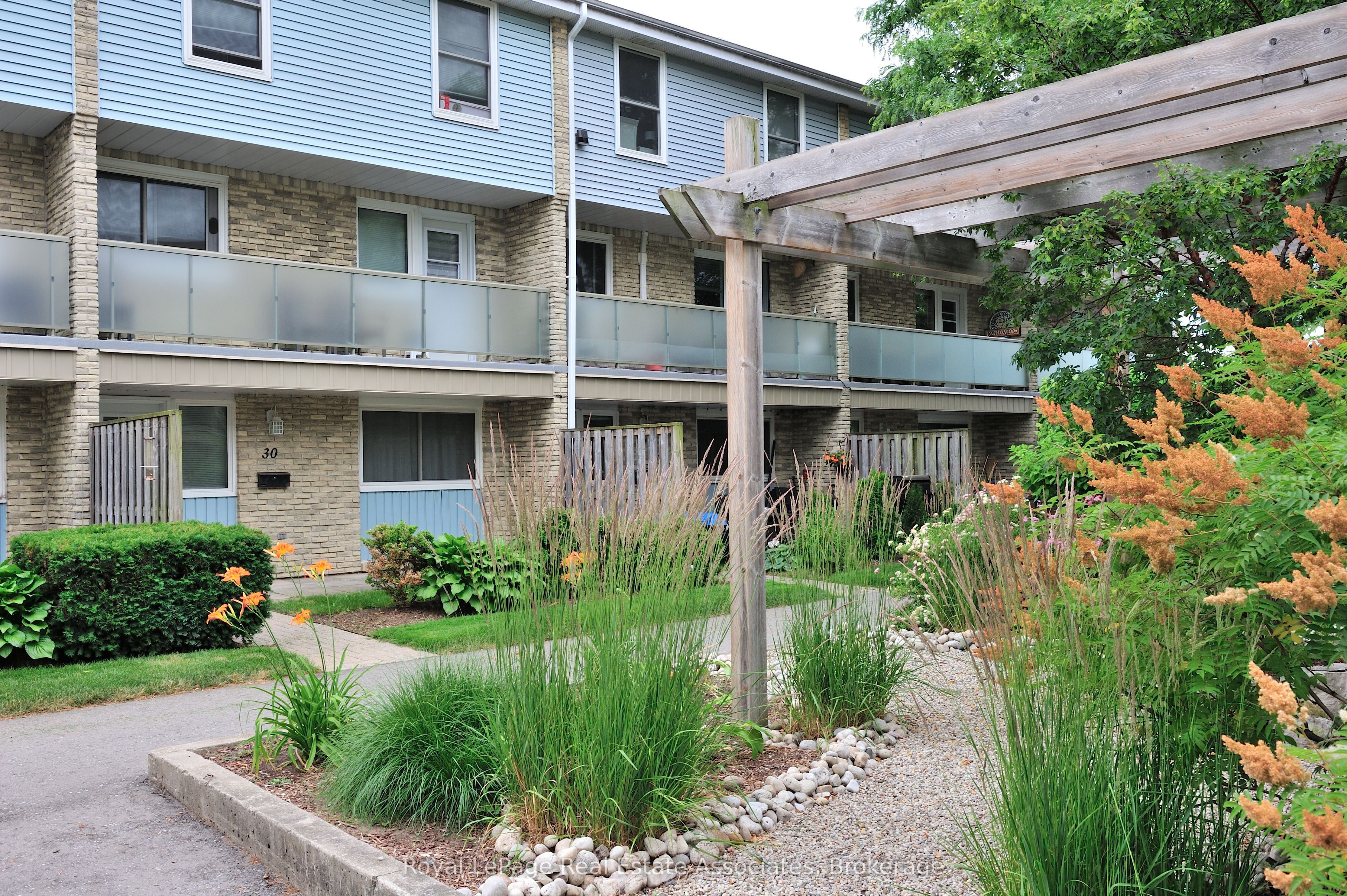 35 Breckenridge Drive 30, Kitchener, ON N2B 3H5 photo 2