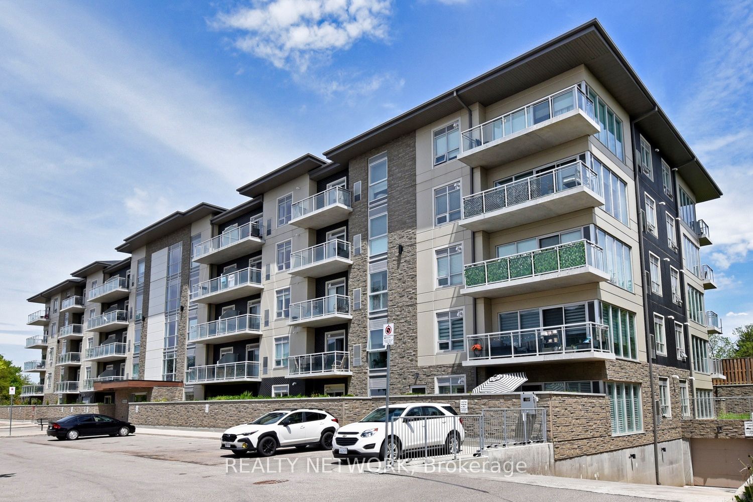 16 Markle Crescent 313, Hamilton, ON L9G 0H4