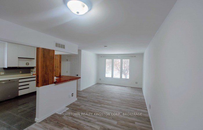 580 Gavin Court 2, Kingston, ON K7M 8B3 photo 3