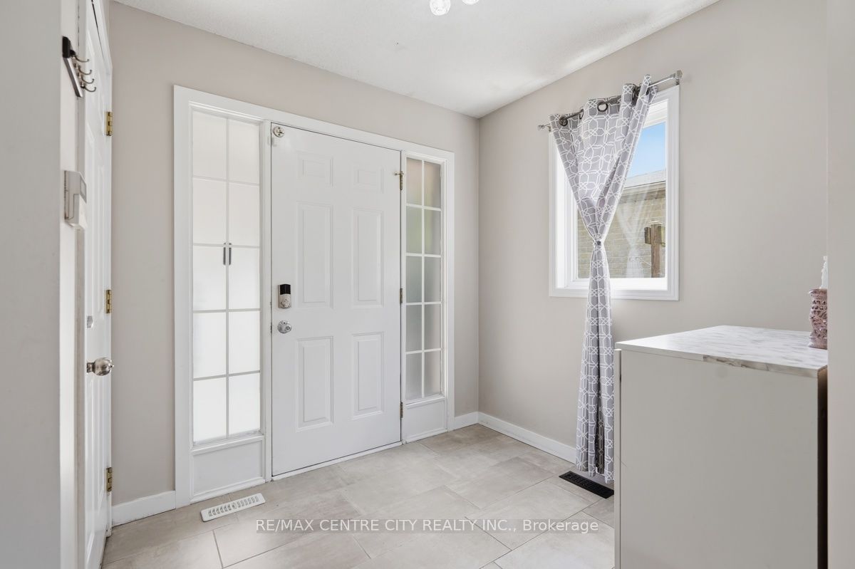 1141 CROSSCREEK Cres Crescent, London East, ON N5Y 6H6 photo 2