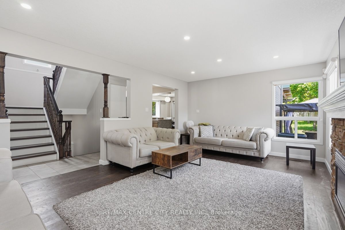 1141 CROSSCREEK Cres Crescent, London East, ON N5Y 6H6 photo 3