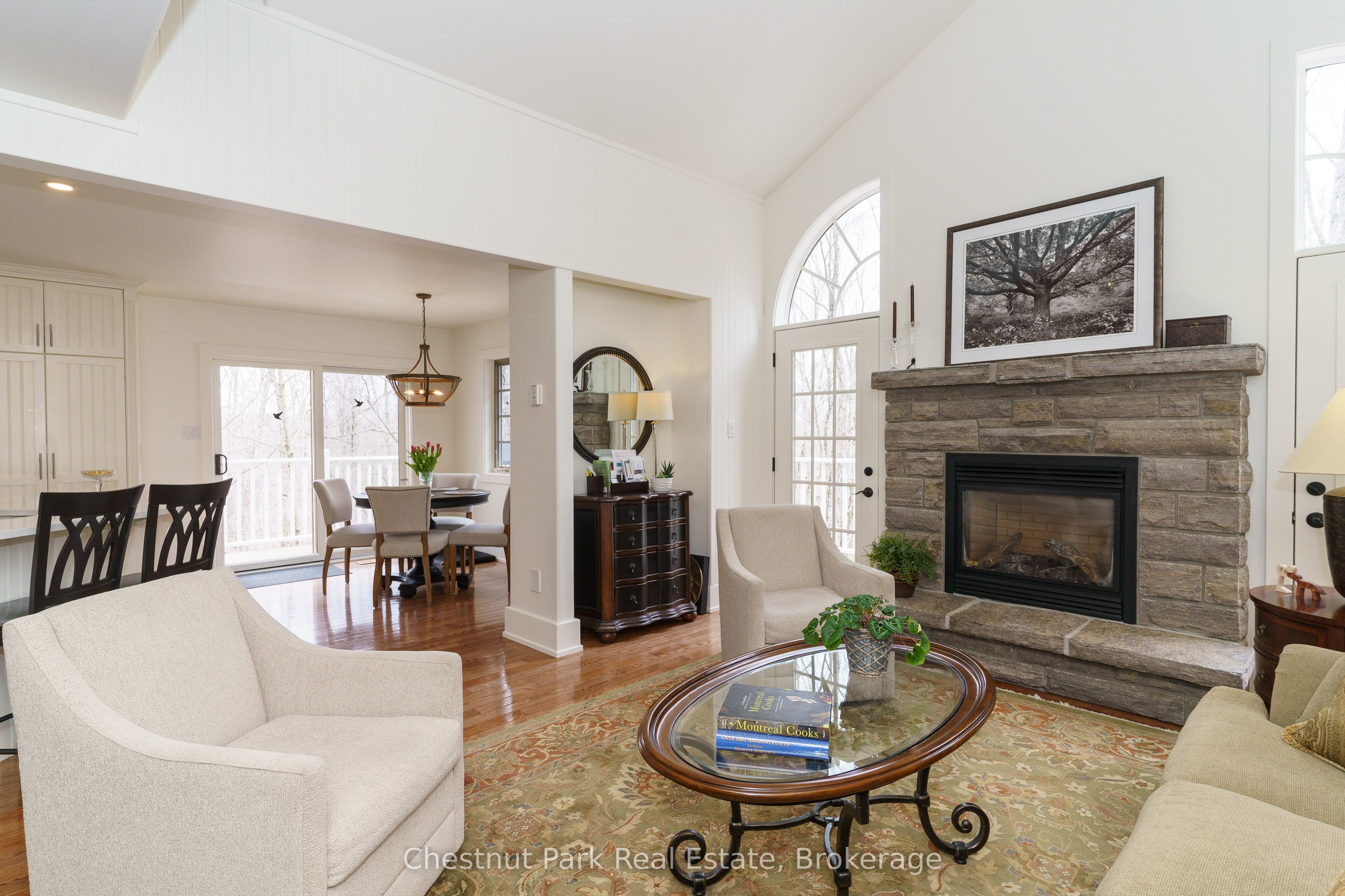 48 ESTATE Drive, Muskoka Lakes, ON P0B 1J0 photo 2