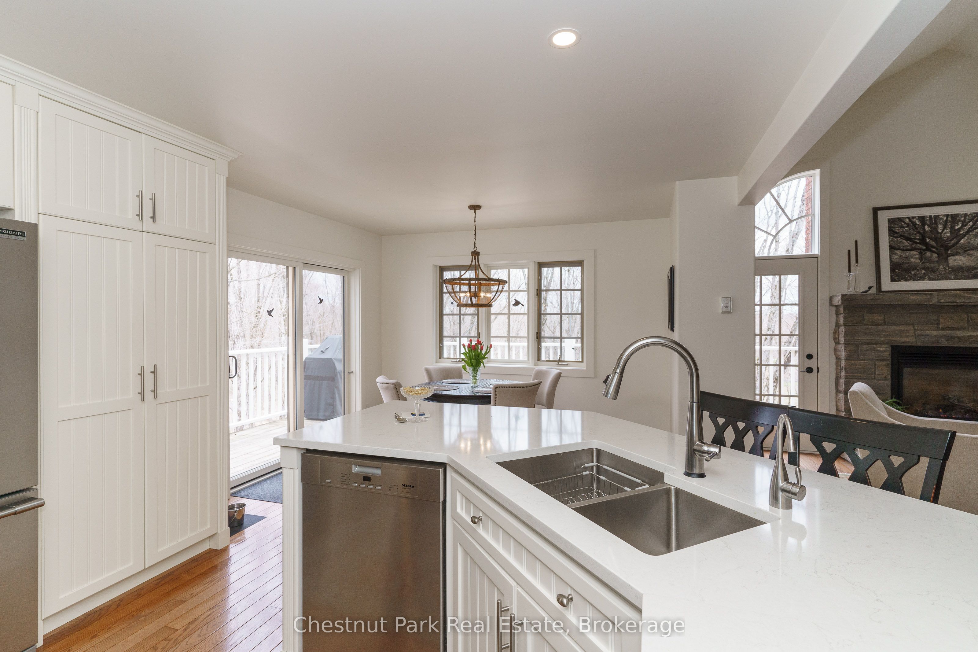 48 ESTATE Drive, Muskoka Lakes, ON P0B 1J0 photo 5