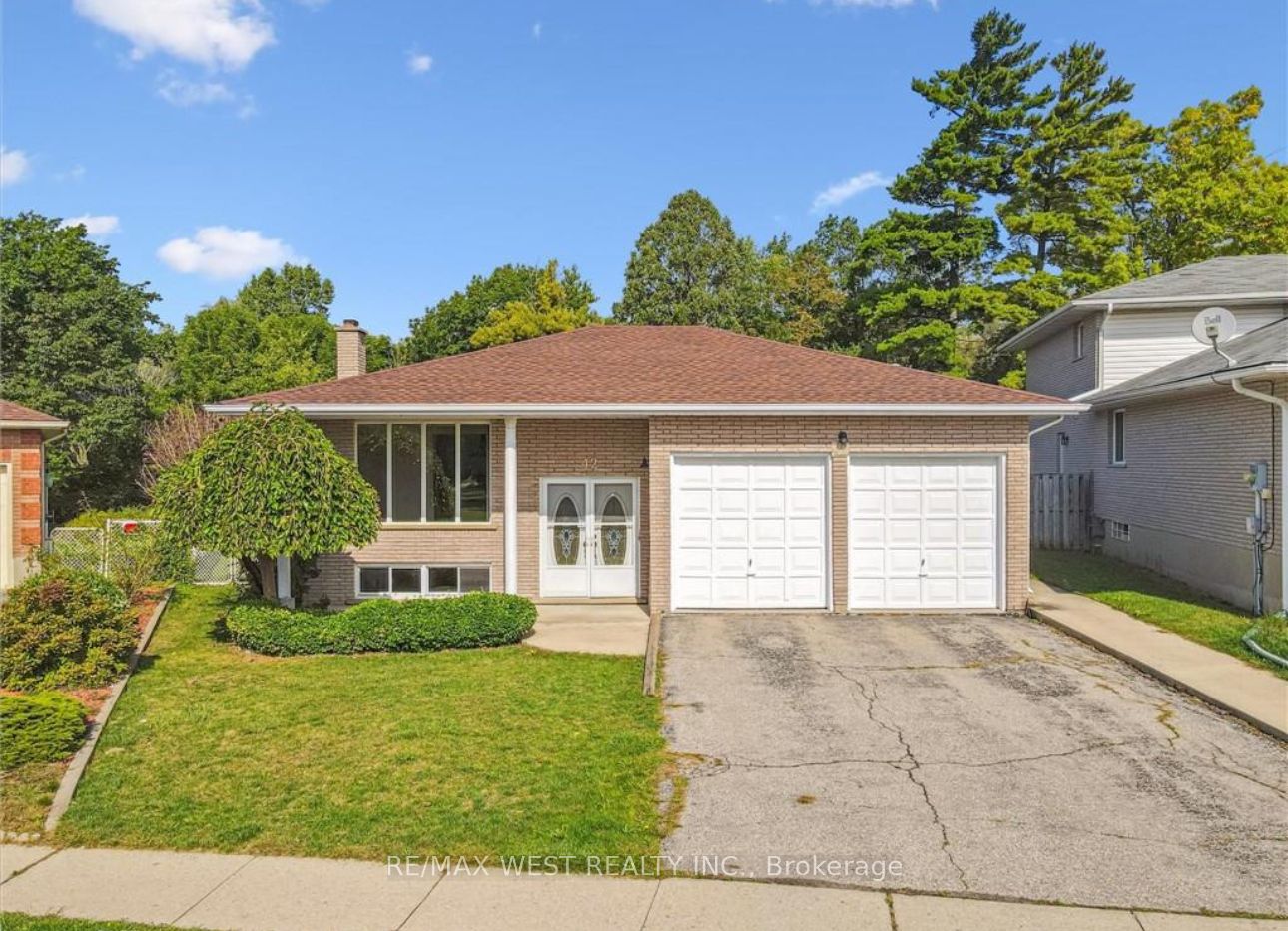 42 Azores Crescent Main, Cambridge, ON N1R 7Z4