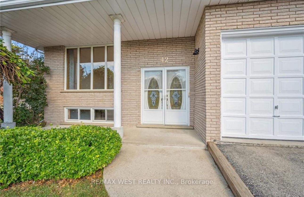 42 Azores Crescent Main, Cambridge, ON N1R 7Z4 photo 2