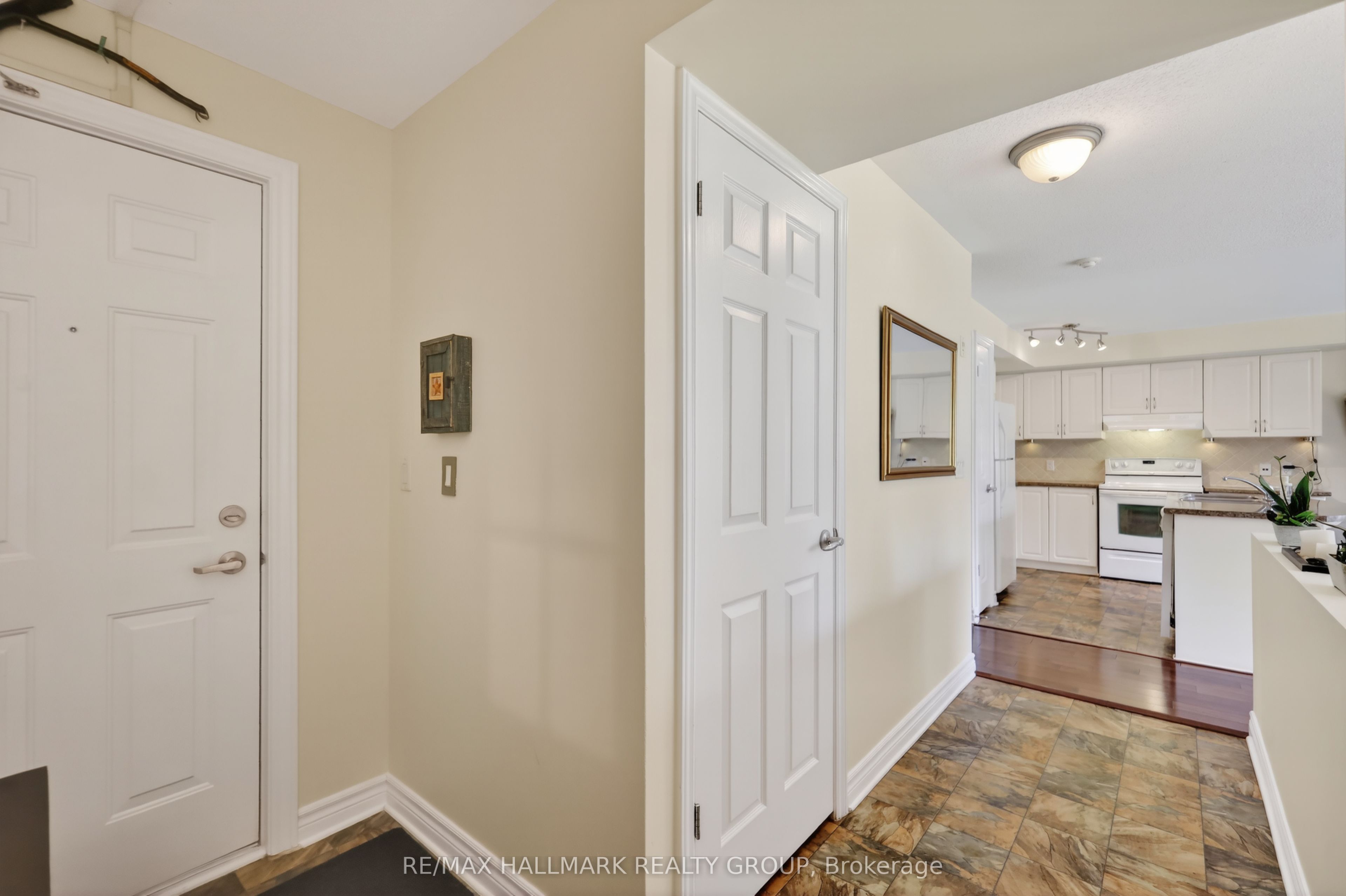 585 Stonefield Private 3, Barrhaven, ON K2G 4R5 photo 4