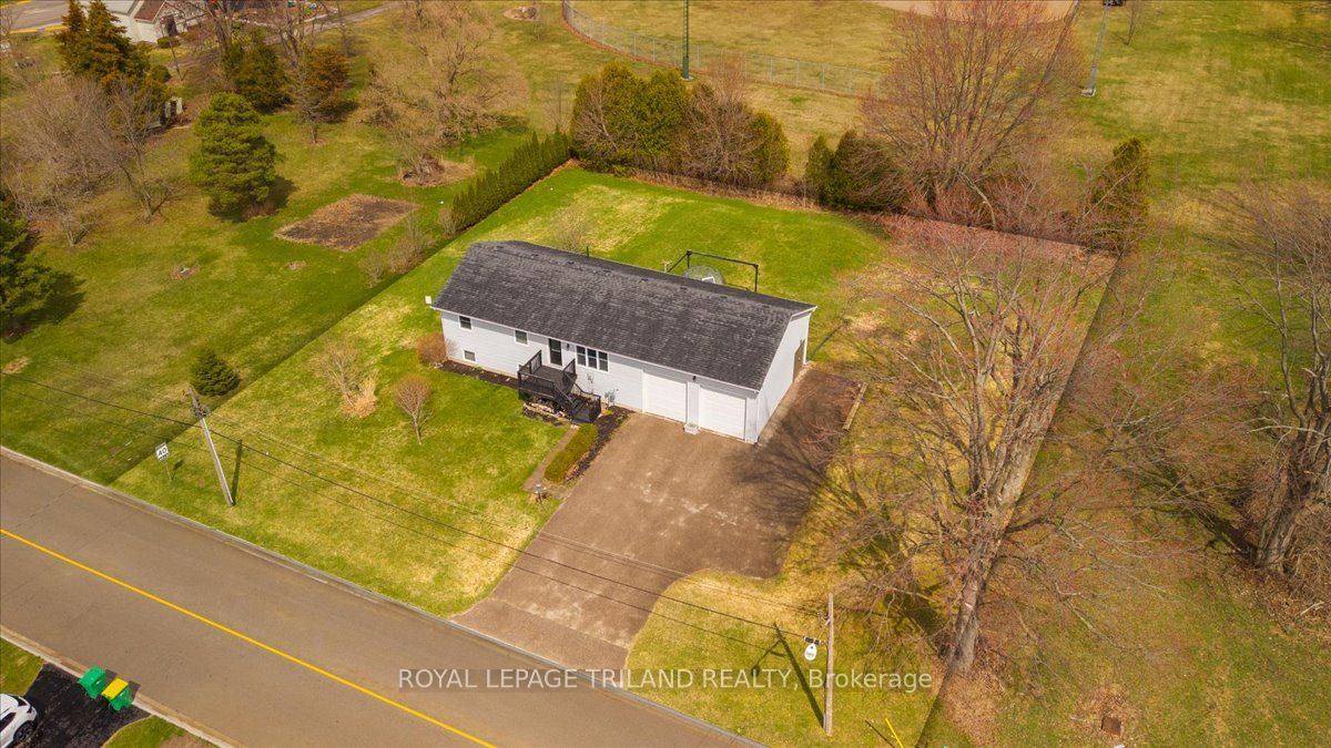 14 Wellington Avenue, Southwest Middlesex, ON N0L 1A0 photo 2