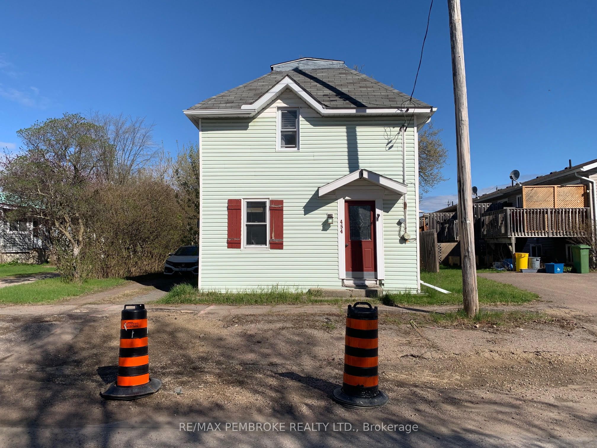 454 Norman Street, Pembroke, ON K8A 4A5 photo 2