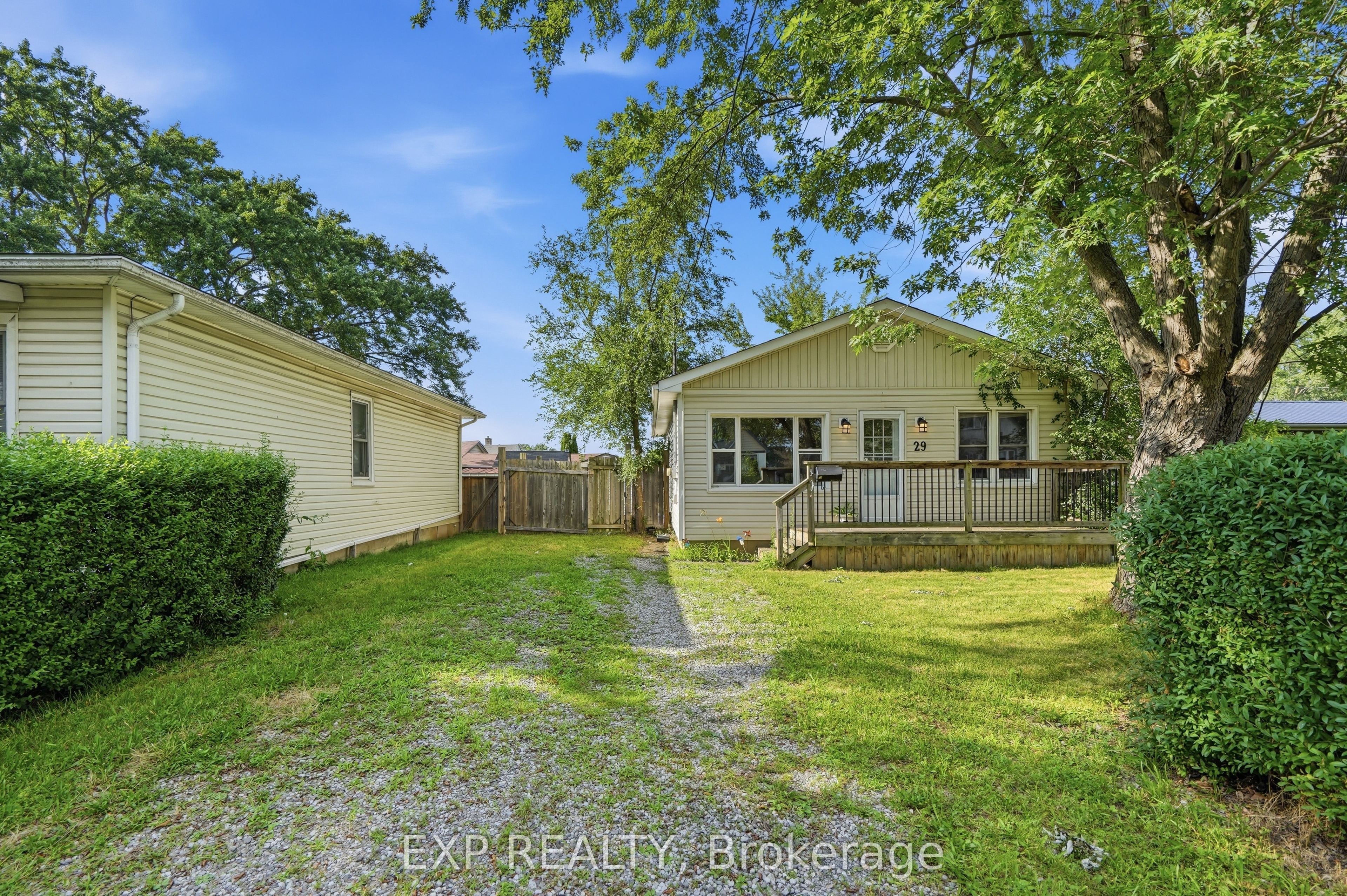 29 Rockwood Avenue, St. Catharines, ON L2P 1E6 photo 2