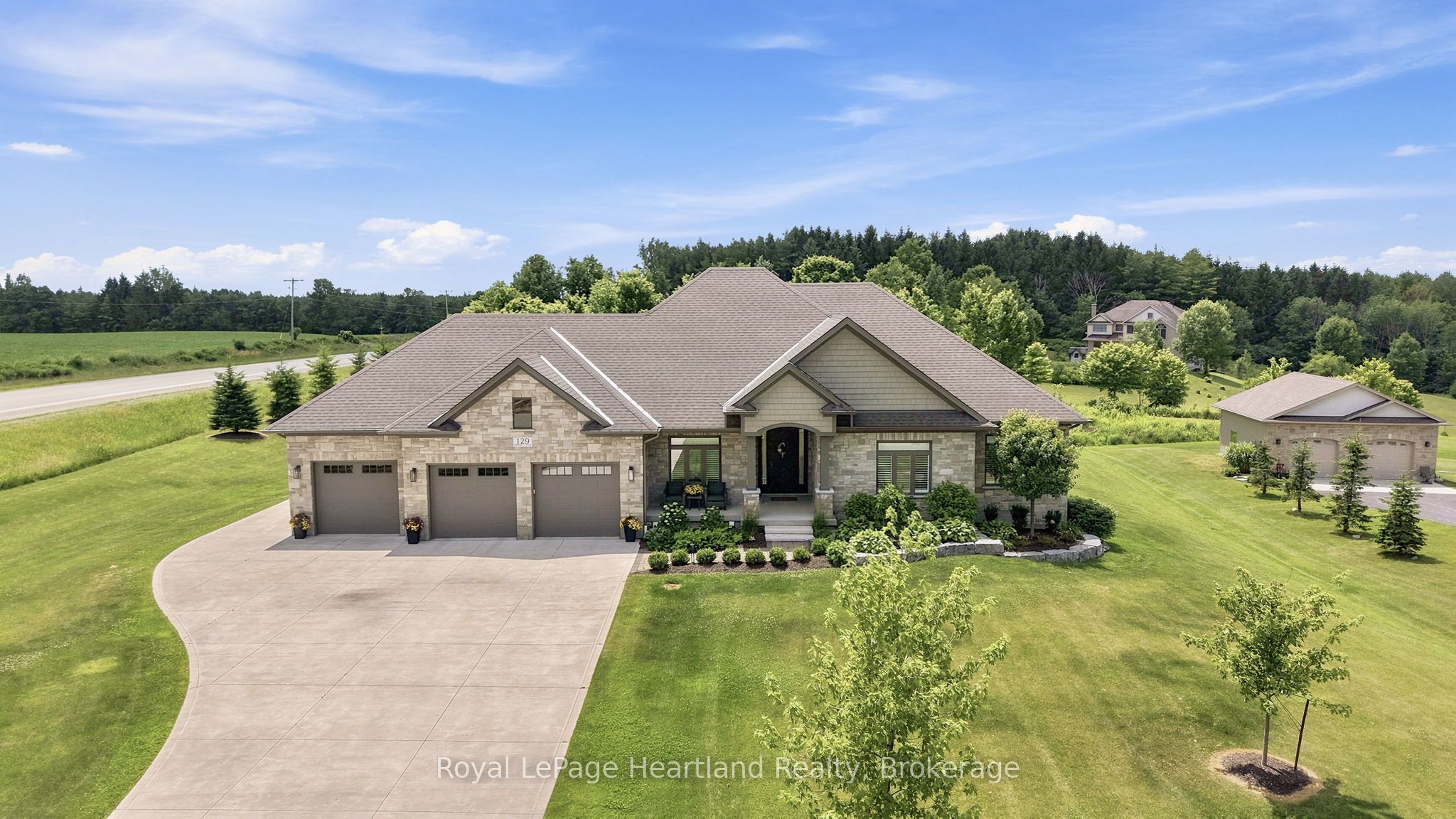 129 Sharron Court, Mapleton, ON N0G 2K0 photo 2