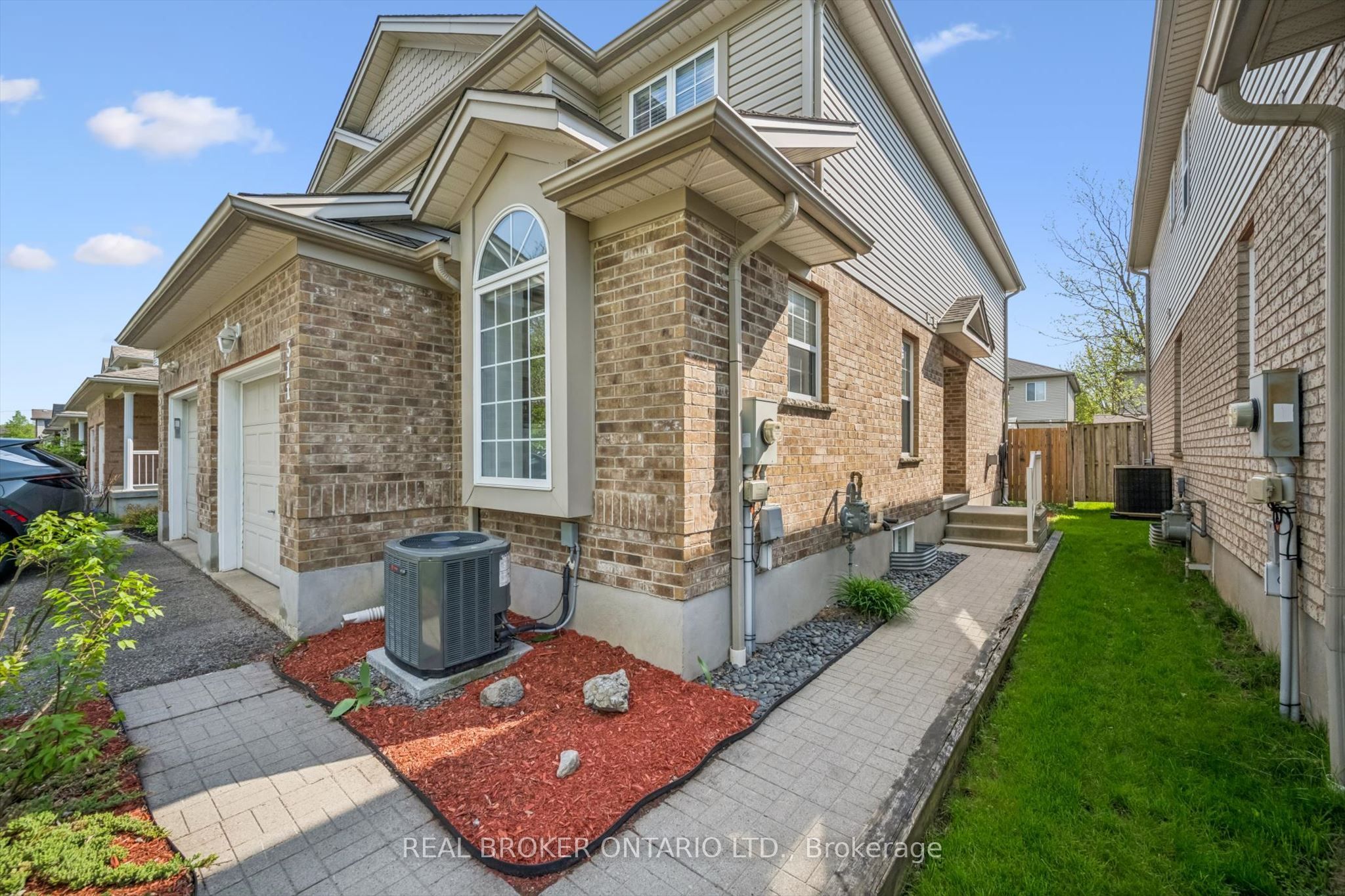511 Dansbury Drive, Waterloo, ON N2K 4K8 photo 3