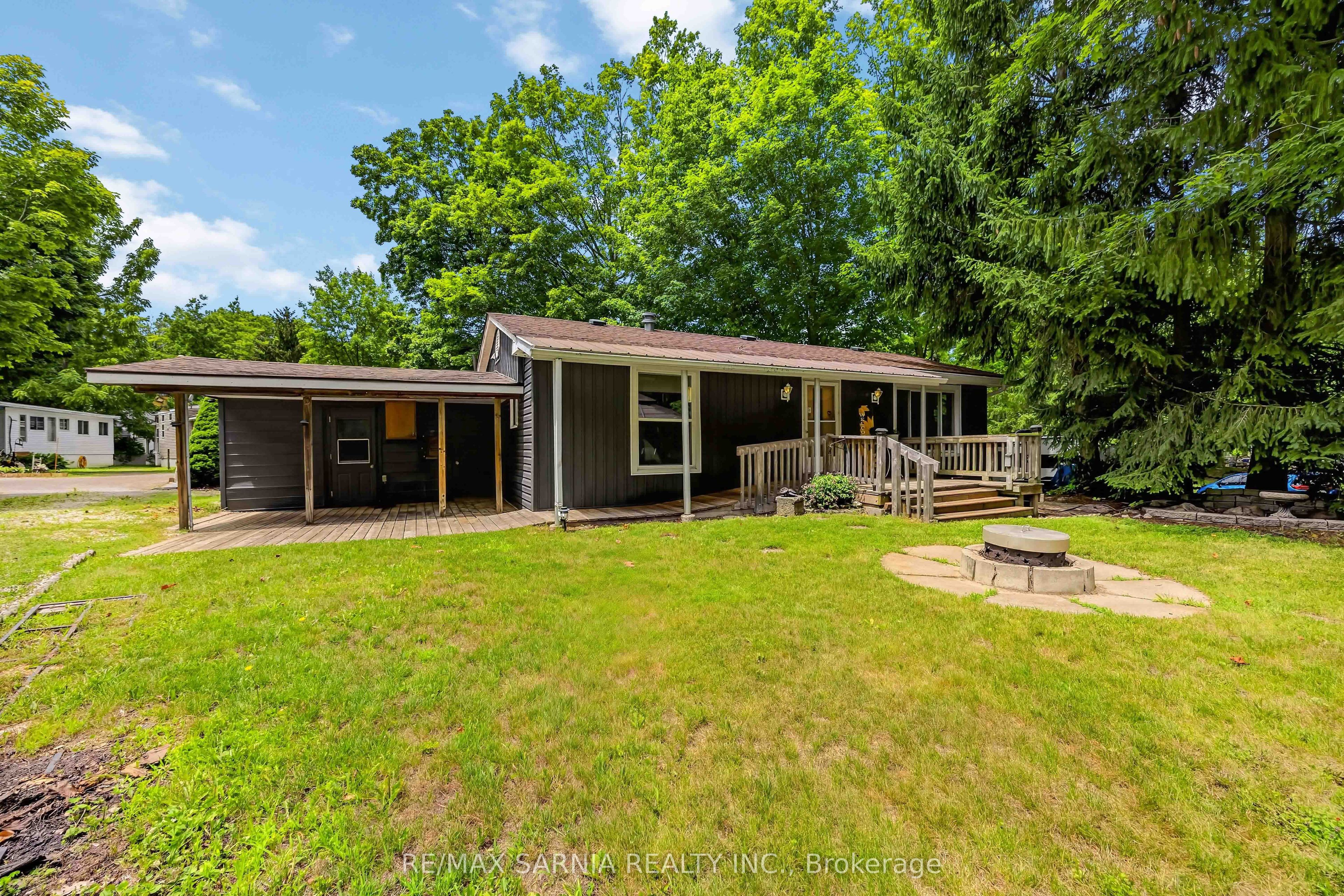 4895 LAKESHORE Road A17, Plympton-Wyoming, ON N0N 1J6 photo 4