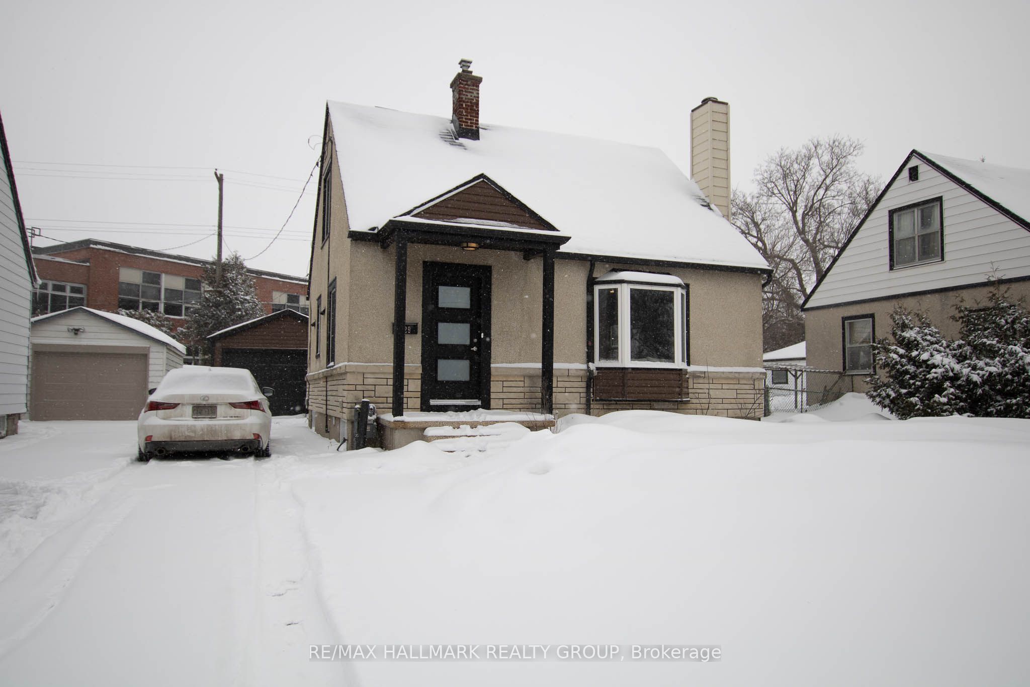 929 Merivale Road, Carlington - Central Park, ON K1Z 5Z7 photo 2