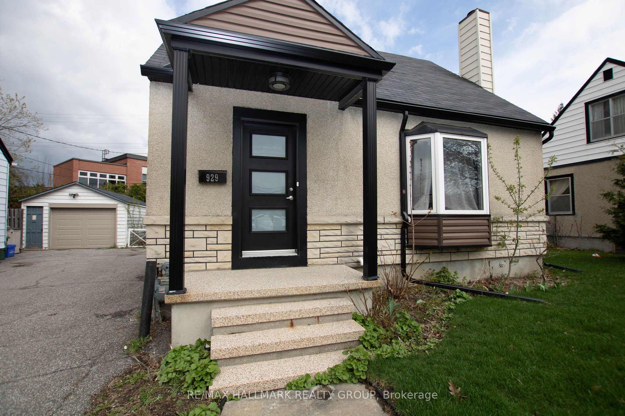 929 Merivale Road, Carlington - Central Park, ON K1Z 5Z7 photo 4
