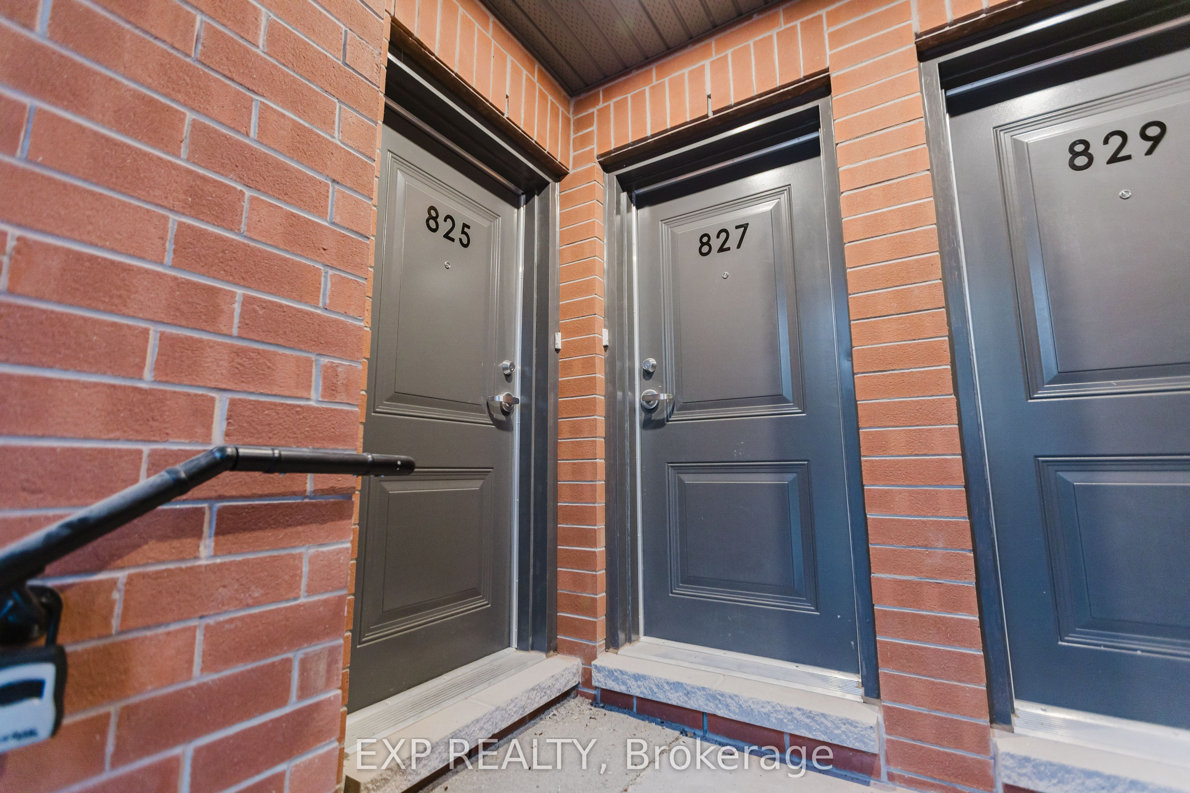 605 Silhouette Private, Barrhaven, ON K2J 4S3 photo 2