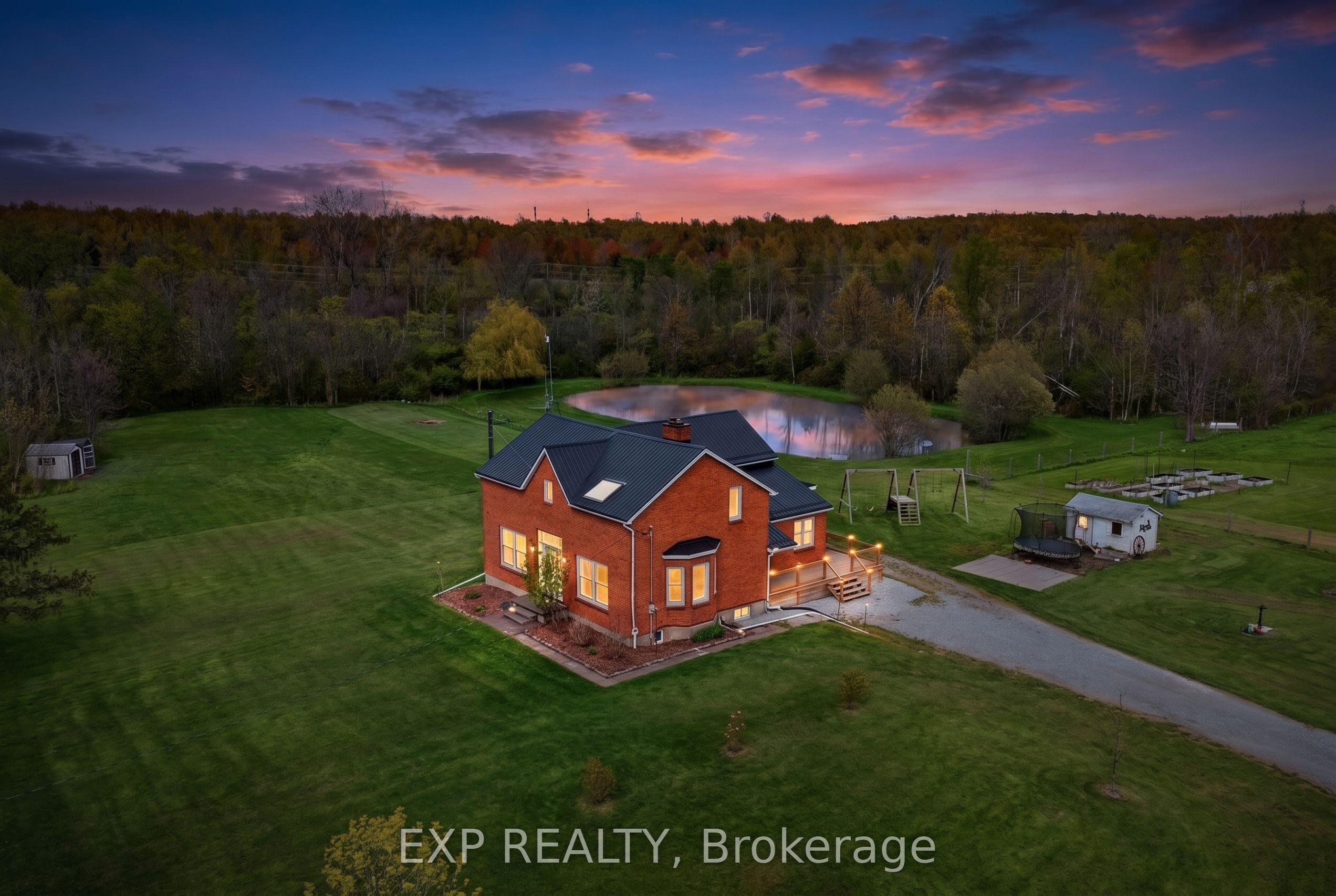 2266 Pettit Road, Fort Erie, ON L2A 5M4 photo 2