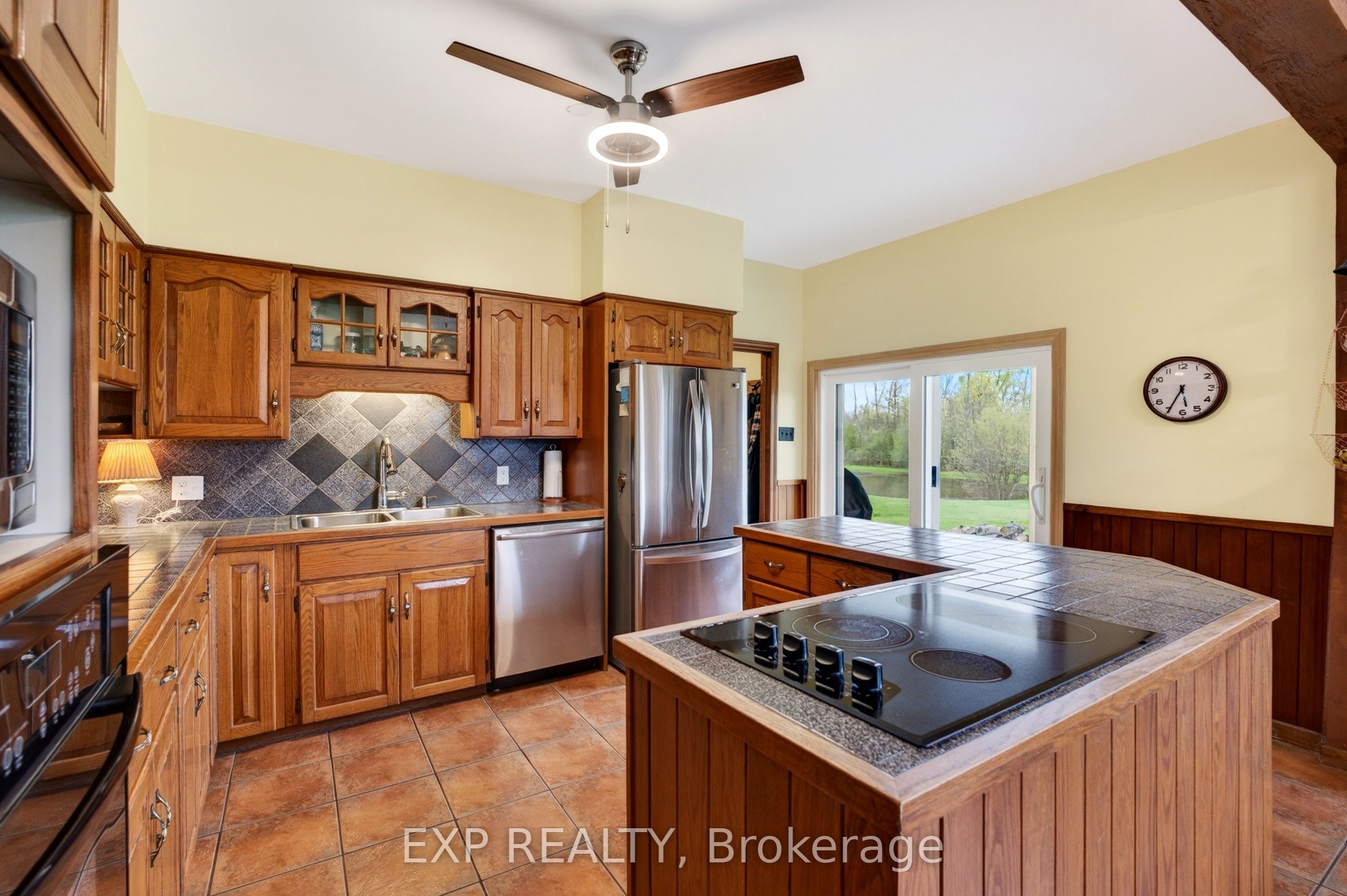 2266 Pettit Road, Fort Erie, ON L2A 5M4 photo 3