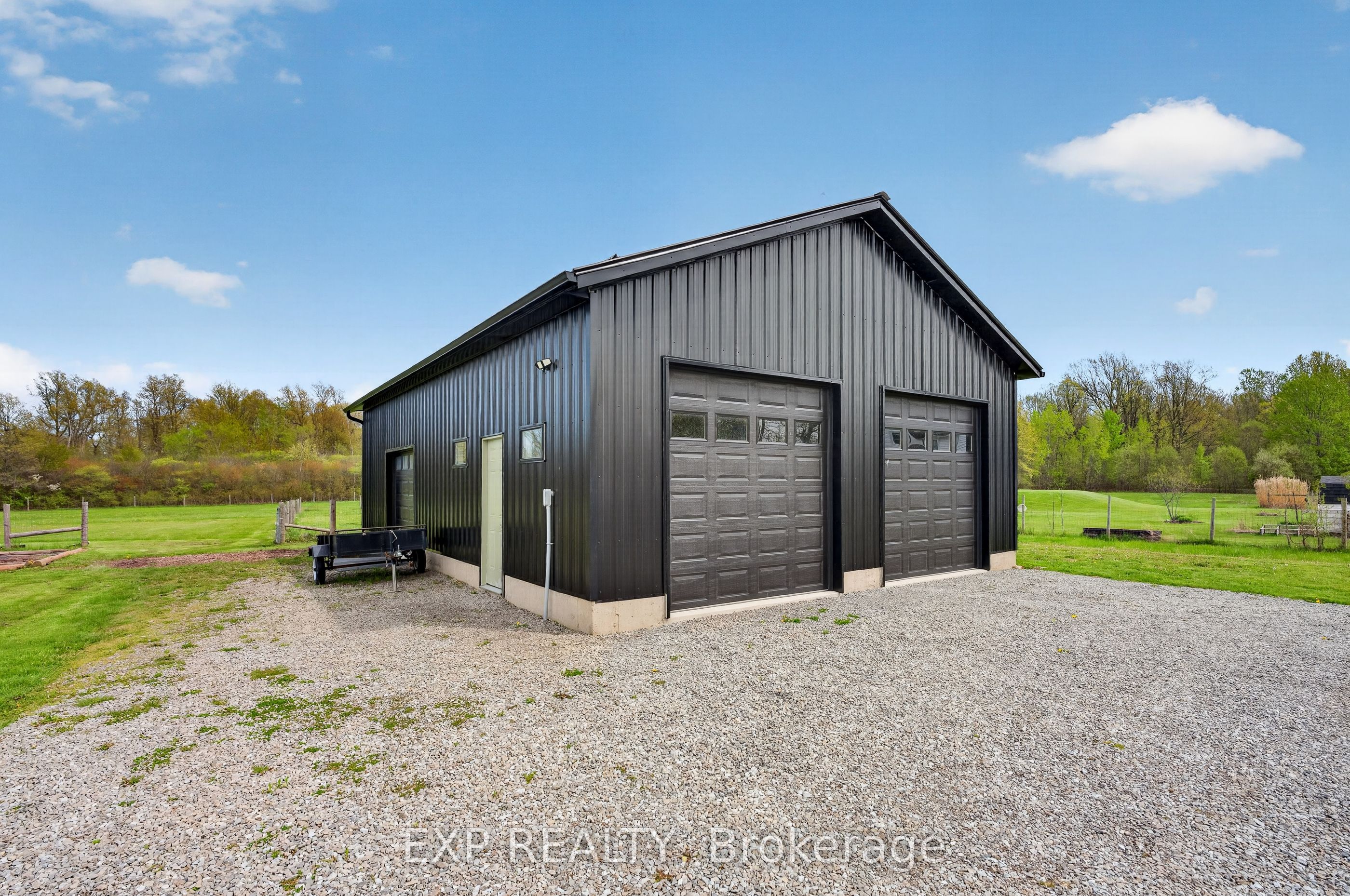 2266 Pettit Road, Fort Erie, ON L2A 5M4 photo 4