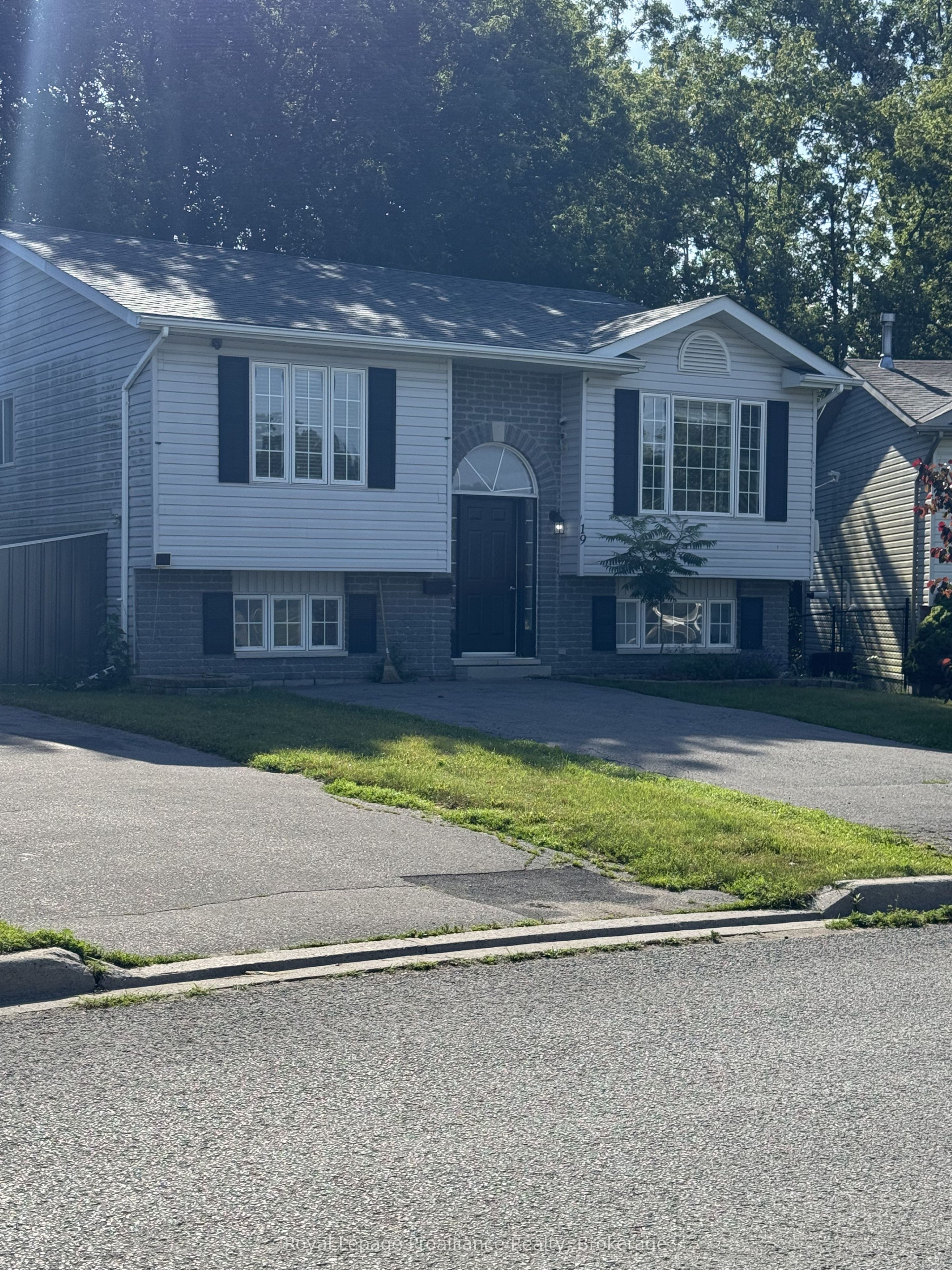 19 Briardale Boulevard, Quinte West, ON K8V 6R1
