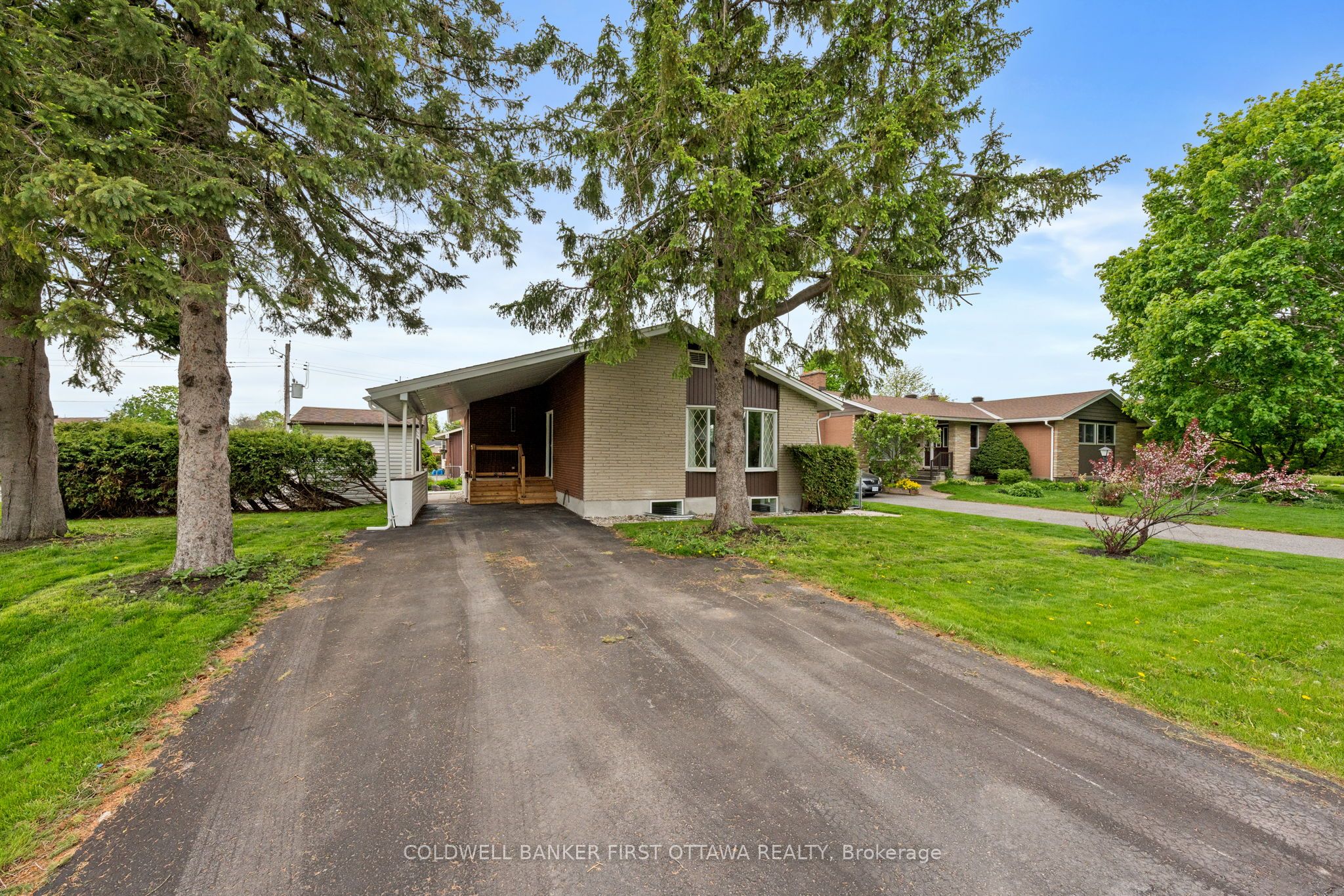 26 Spring Garden Avenue, Meadowlands - Crestview and Area, ON K2G 3B4 photo 2
