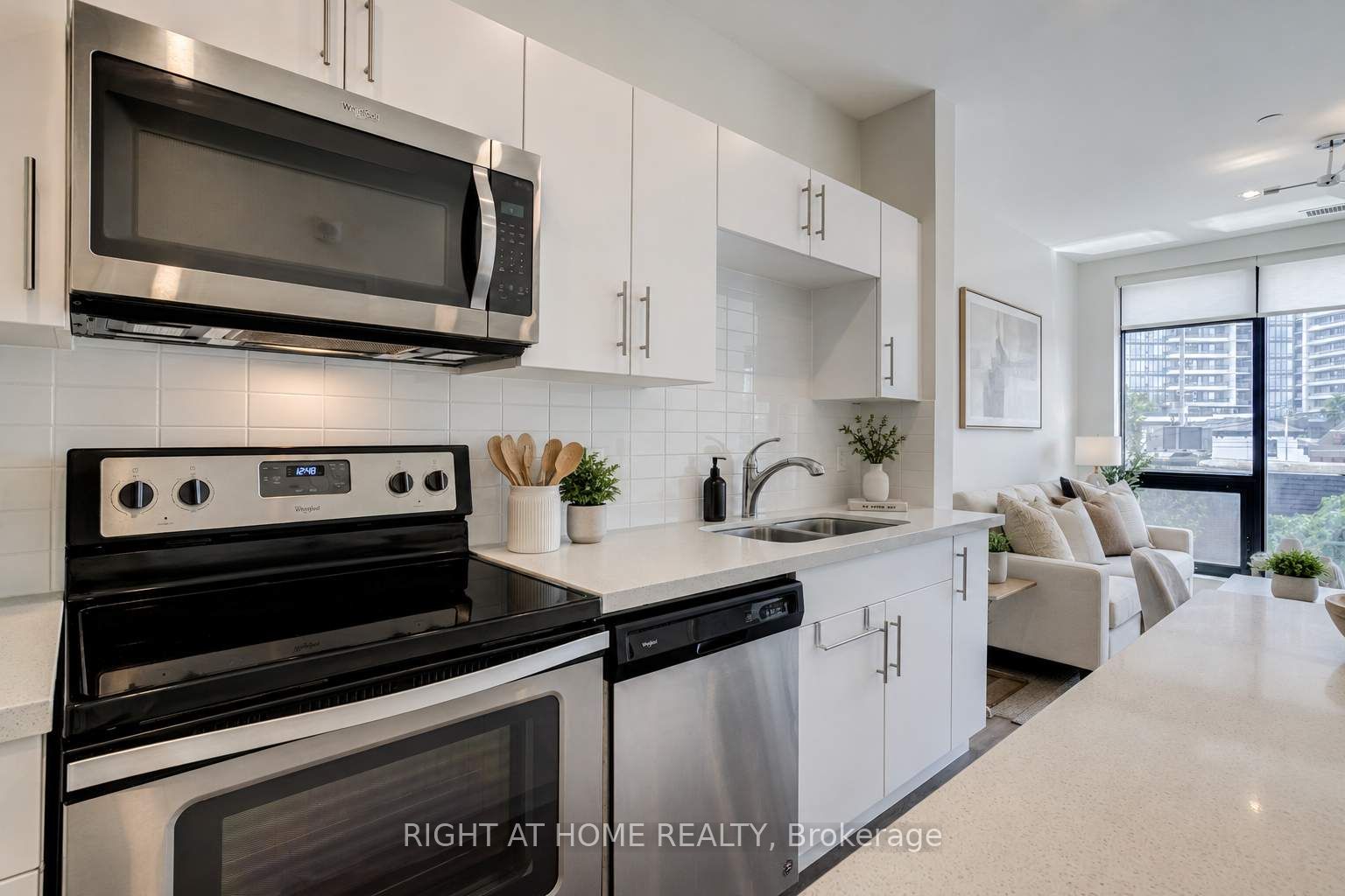 690 King Street 411, Kitchener, ON L6A 4G5 photo 3