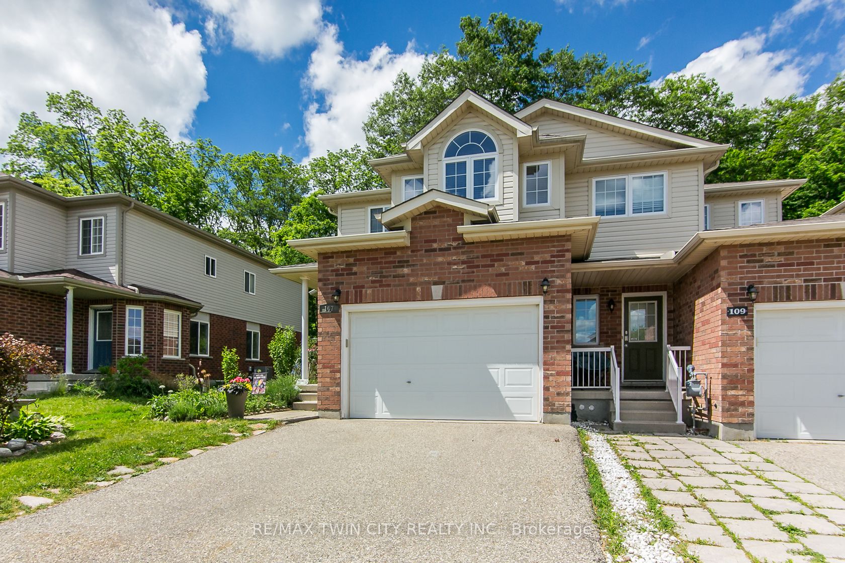 107 Upper Mercer Street, Kitchener, ON N2A 4N1 photo 2