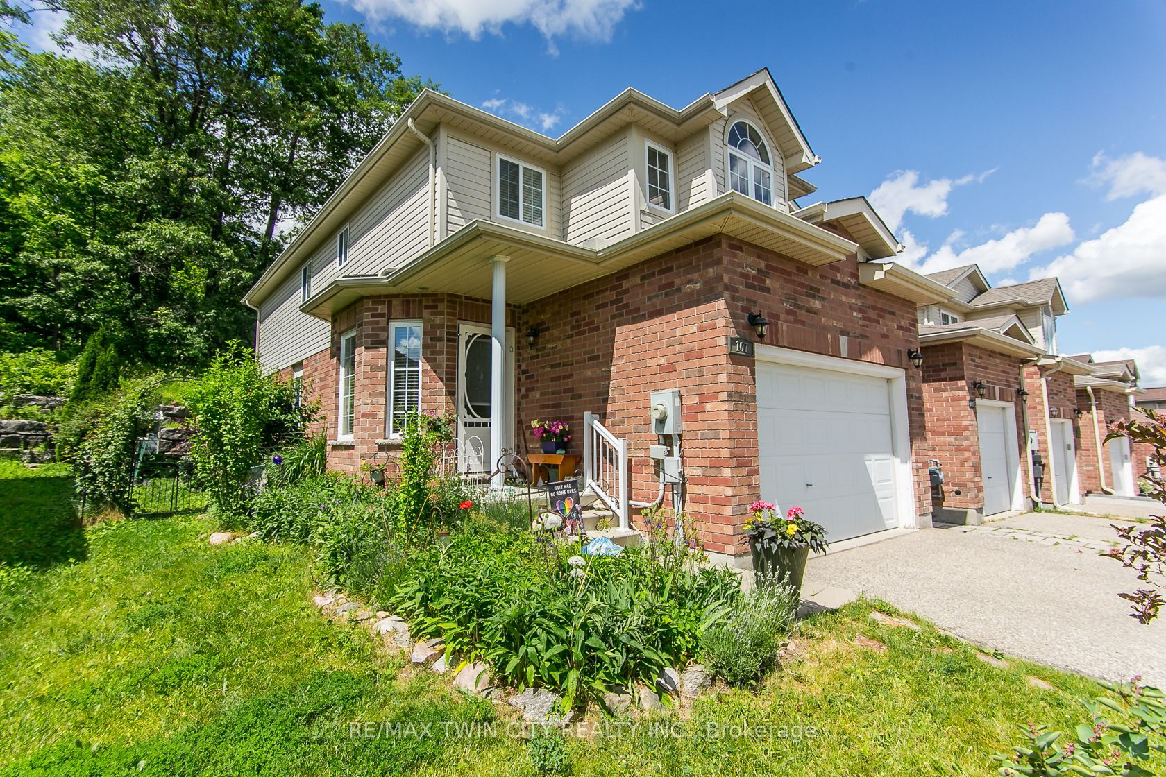 107 Upper Mercer Street, Kitchener, ON N2A 4N1 photo 3