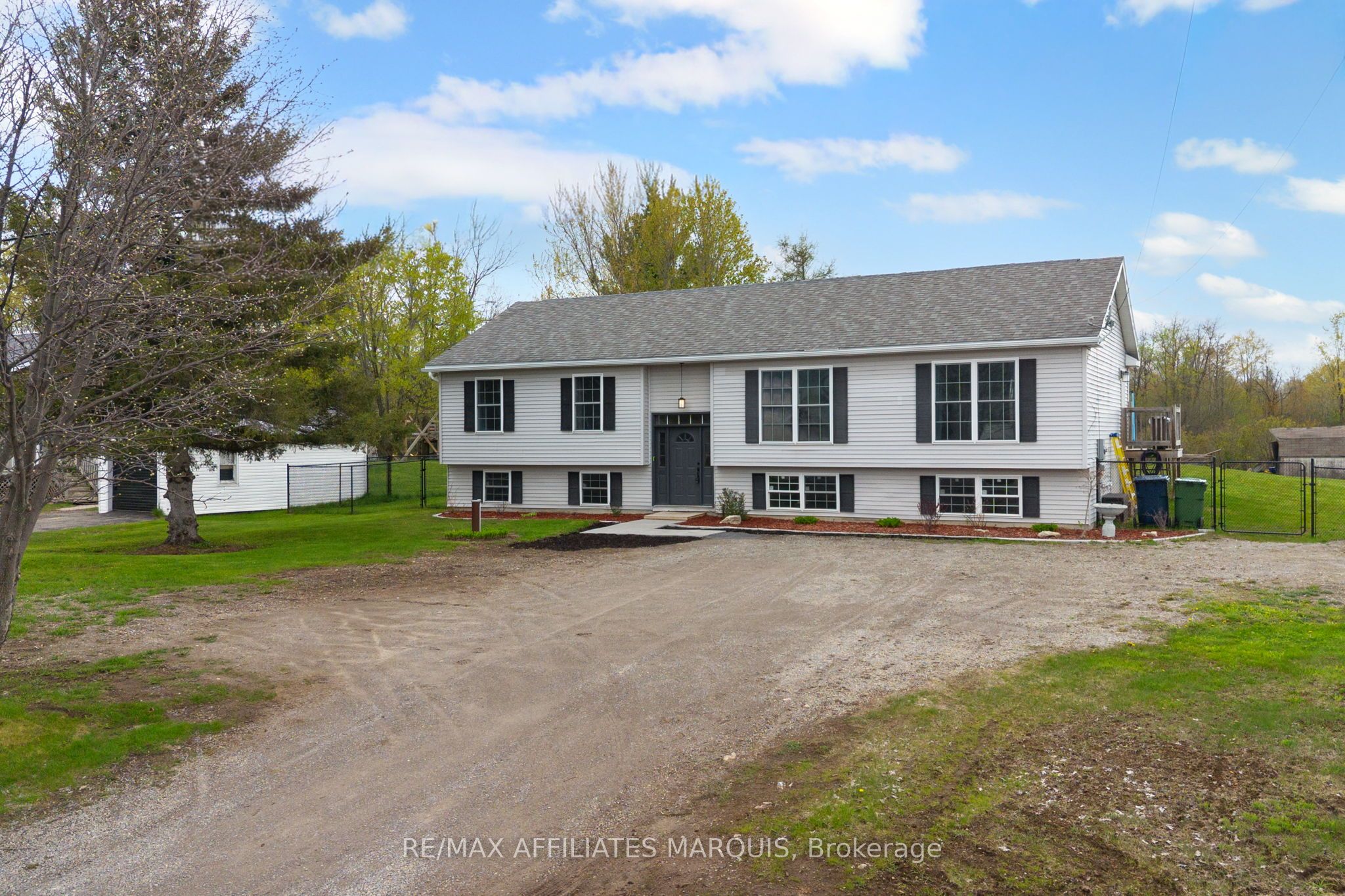 462 Highway 15 Road, Rideau Lakes, ON K7A 5B8
