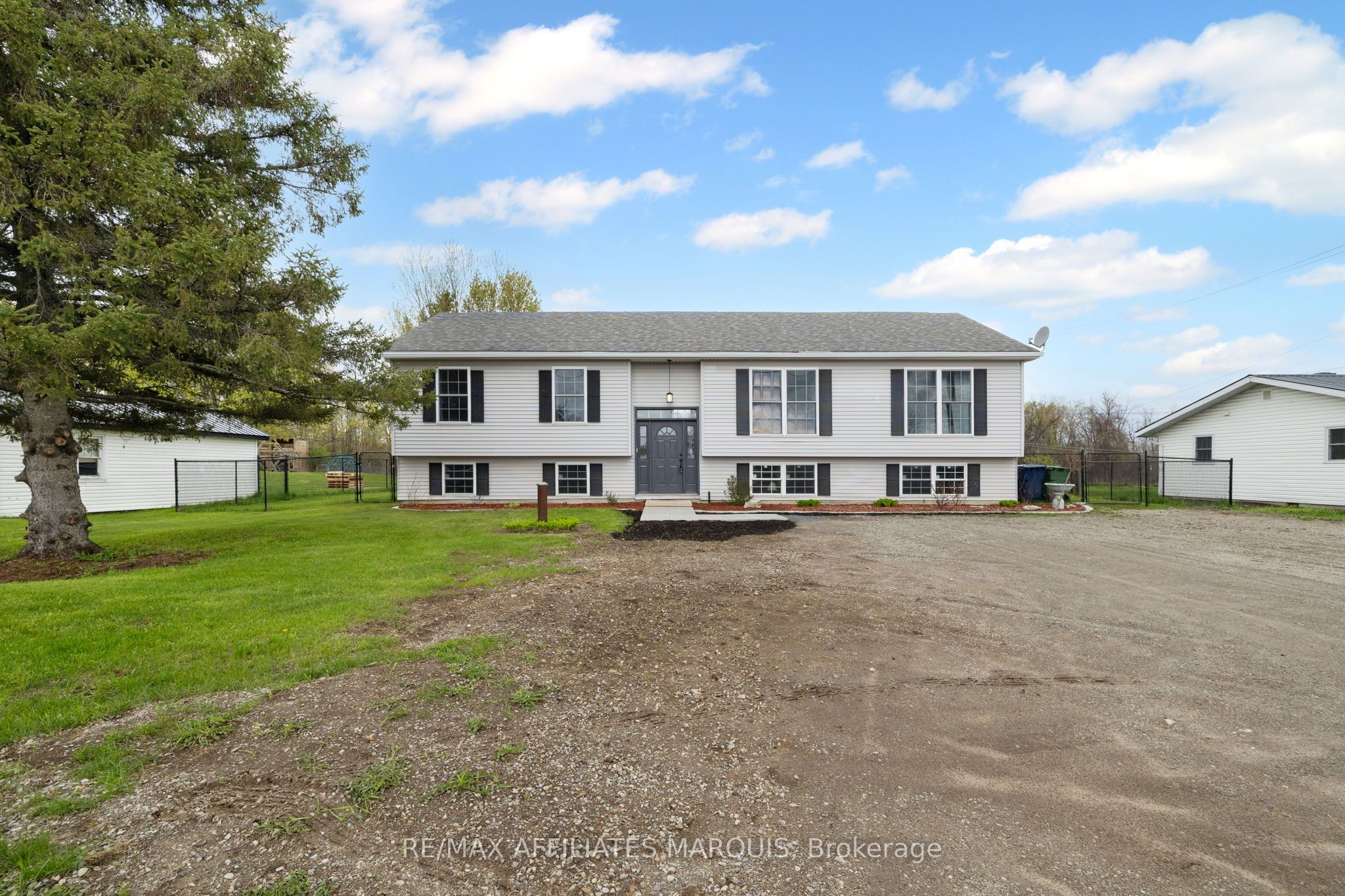 462 Highway 15 Road, Rideau Lakes, ON K7A 5B8 photo 2