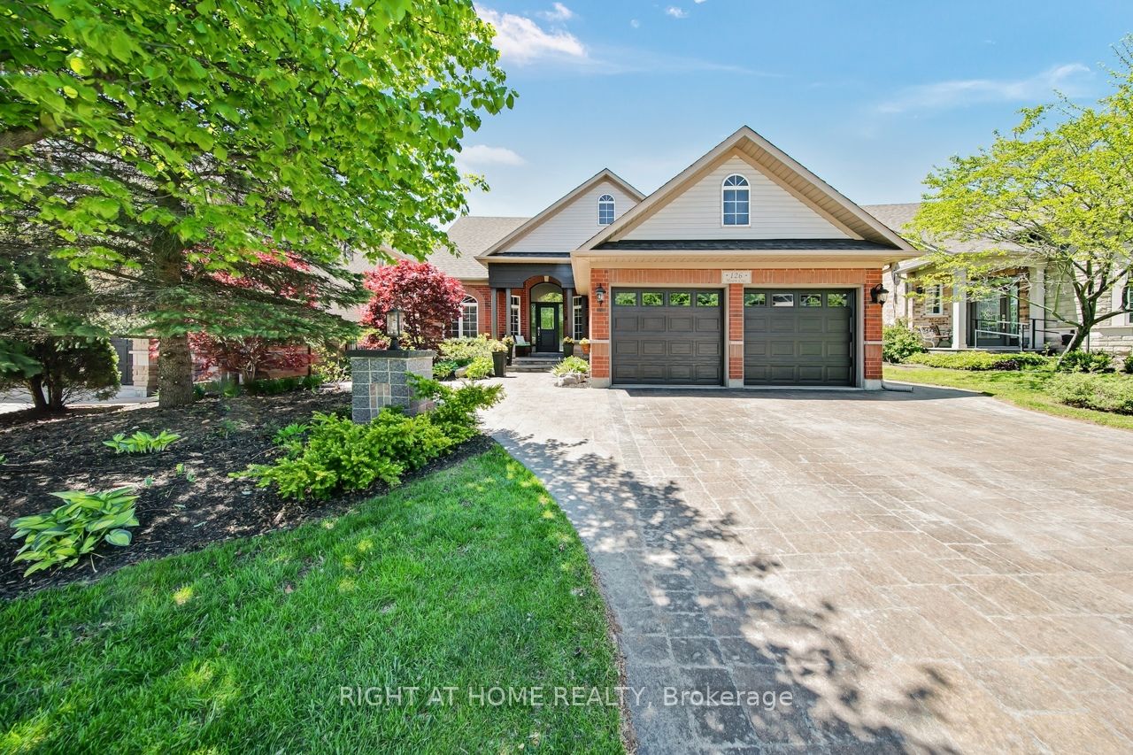 126 Moore Crescent, Hamilton, ON L9G 4Z8 photo 2