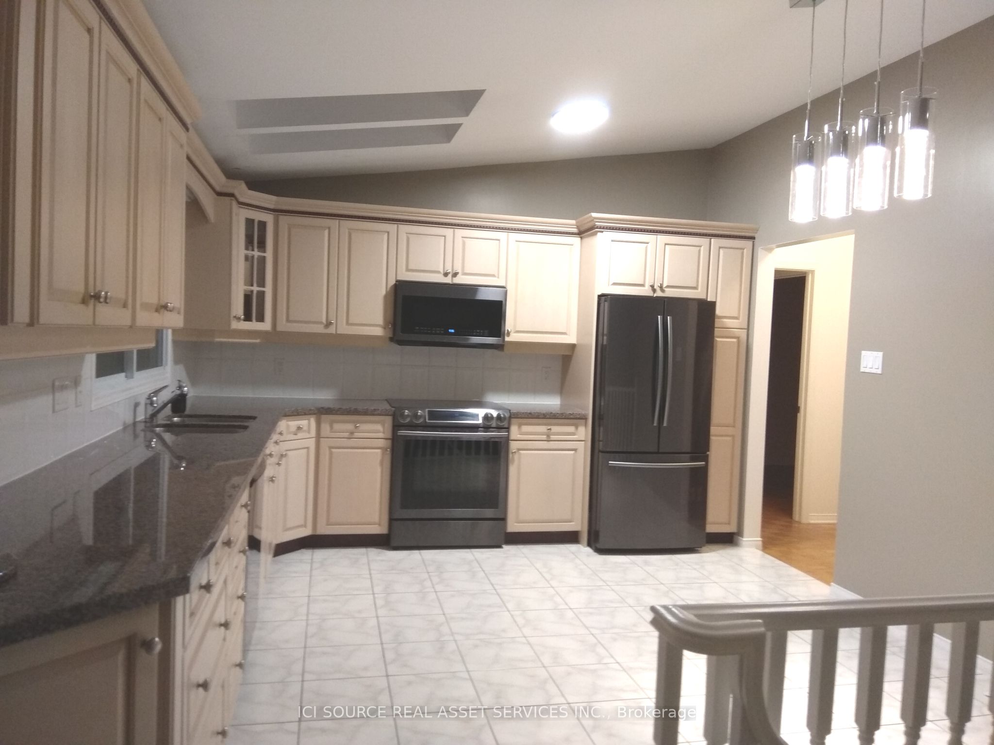 8 Birchview Road Main Fl, Meadowlands - Crestview and Area, ON K2G 3G4 photo 4