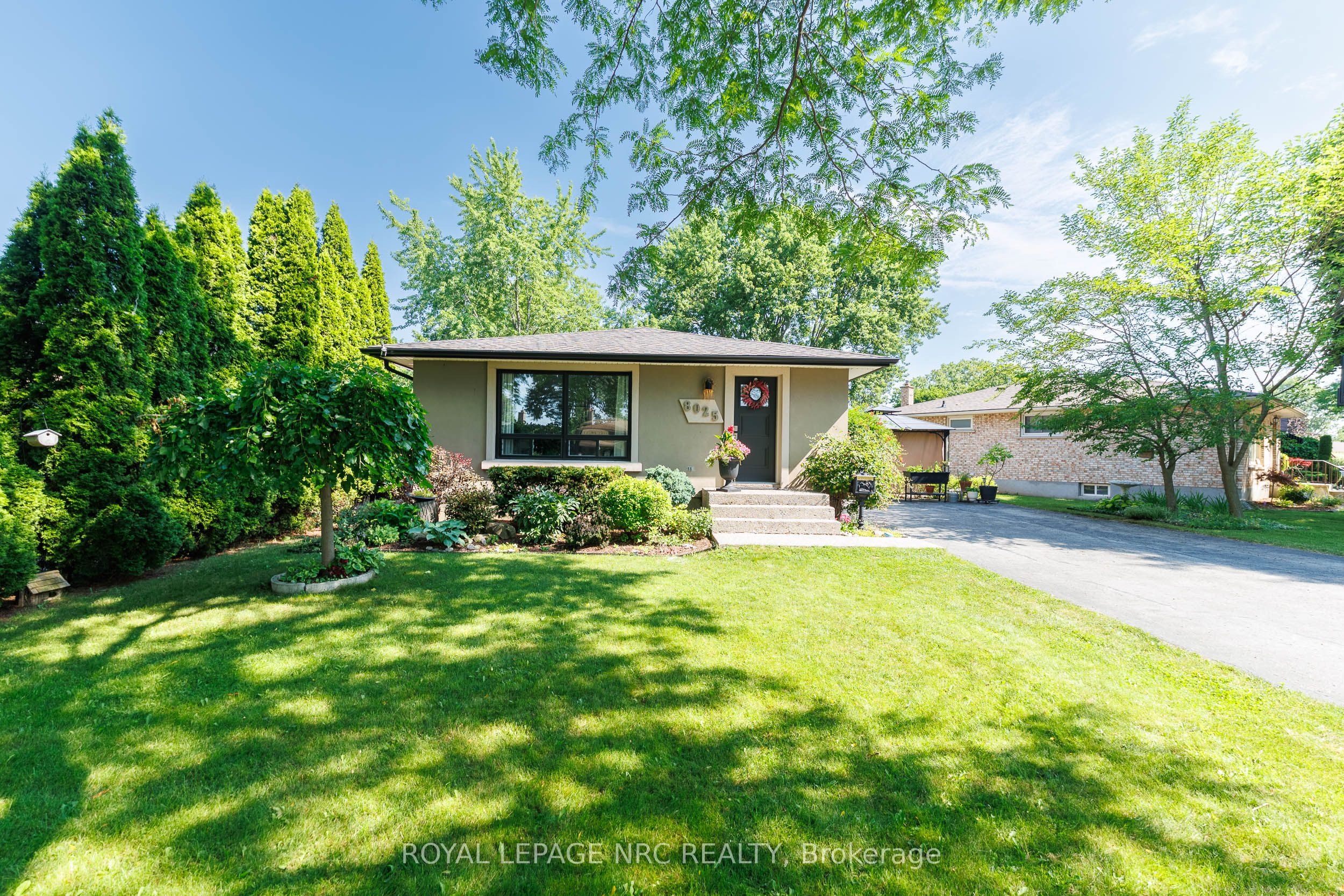 8025 Michael Street, Niagara Falls, ON L2H 2B6