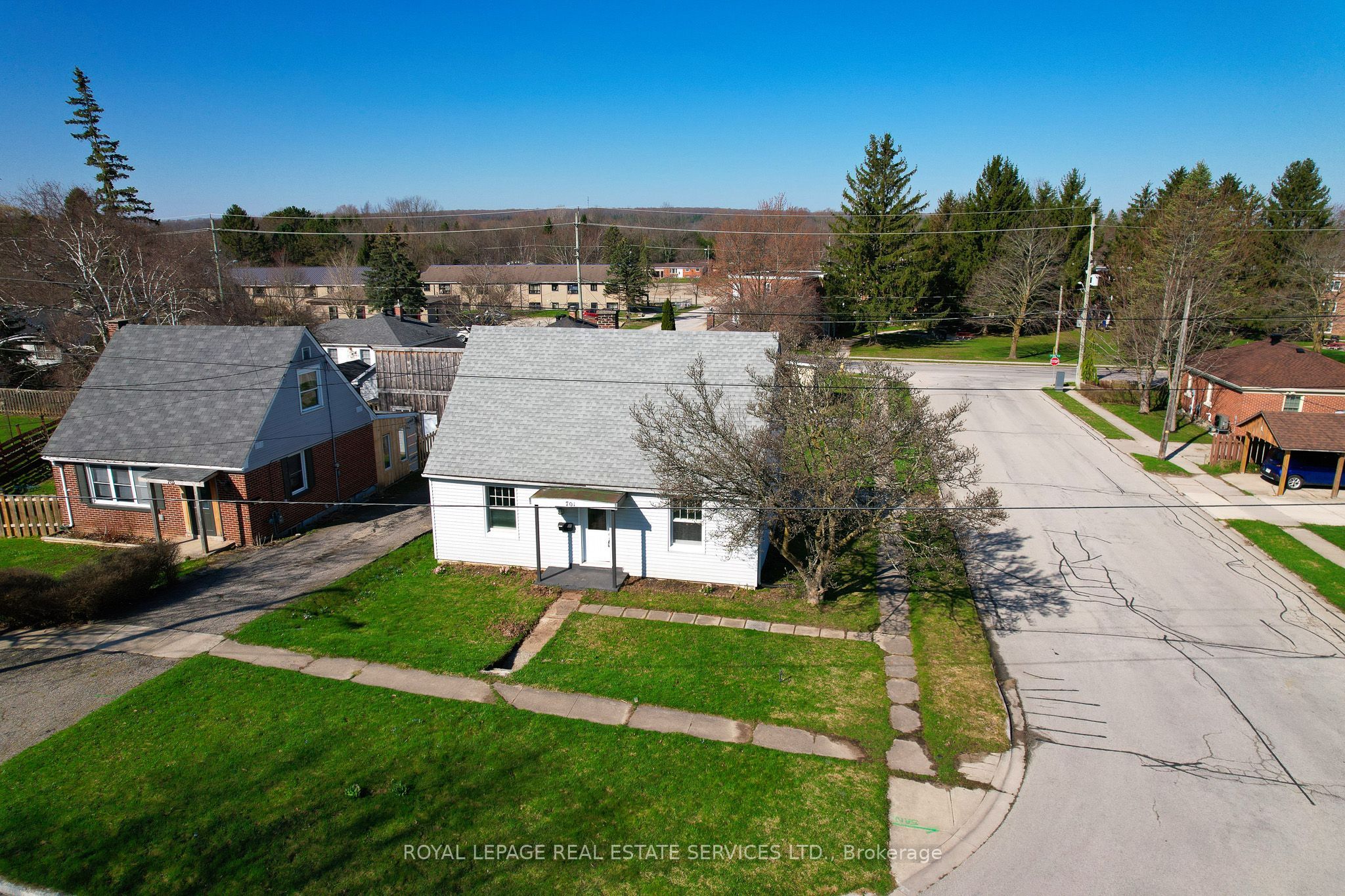 701 5th Street E, Owen Sound, ON N4K 1E4 photo 2