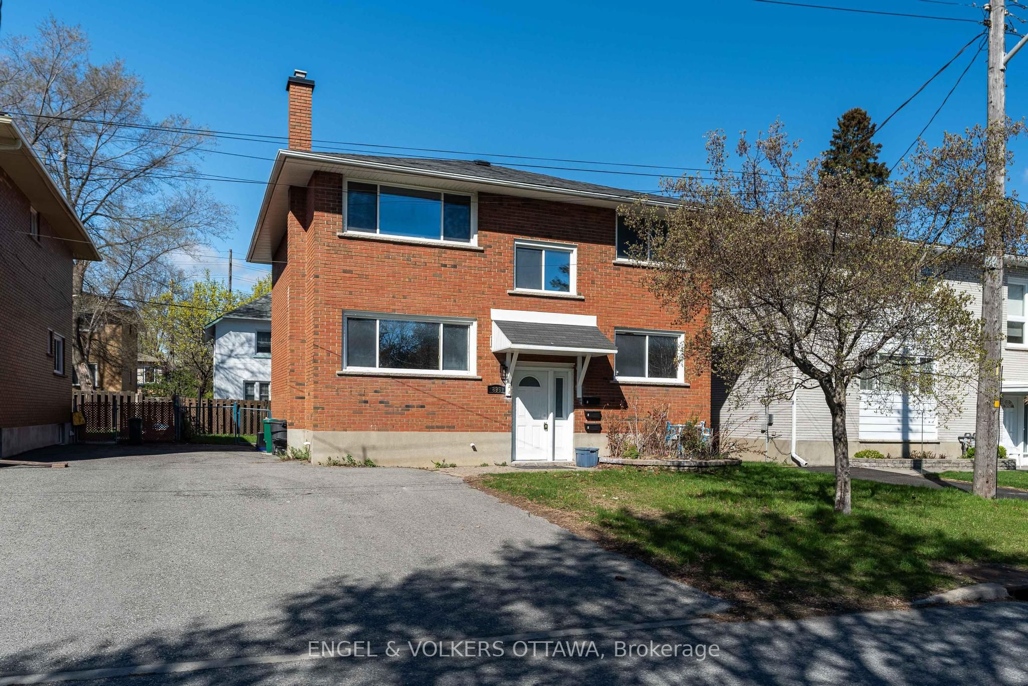 896 Pinewood Crescent 3, Britannia Heights - Queensway Terrace N and Area, ON K2B 5Y4 photo 2