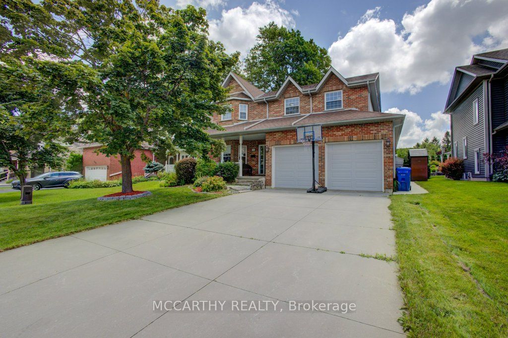 423 Old Village Lane, Shelburne, ON L9V 3A5