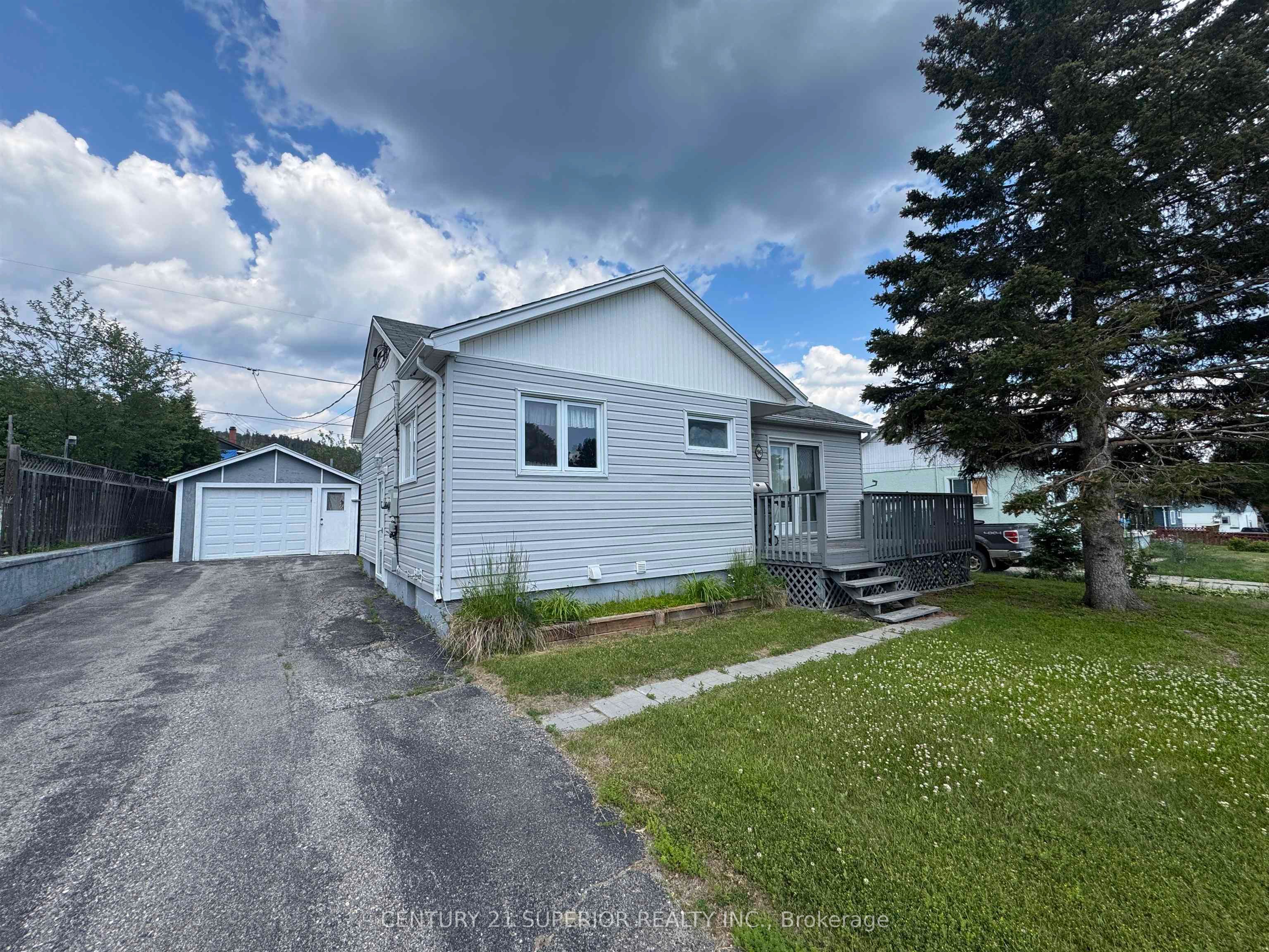 96 Warbler Drive, Manitouwadge, ON P0T 2C0 photo 2