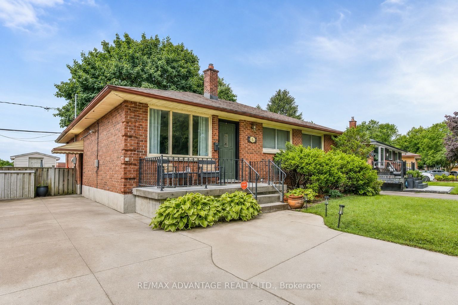 25 Laurentian Drive S, London East, ON N5W 1N8