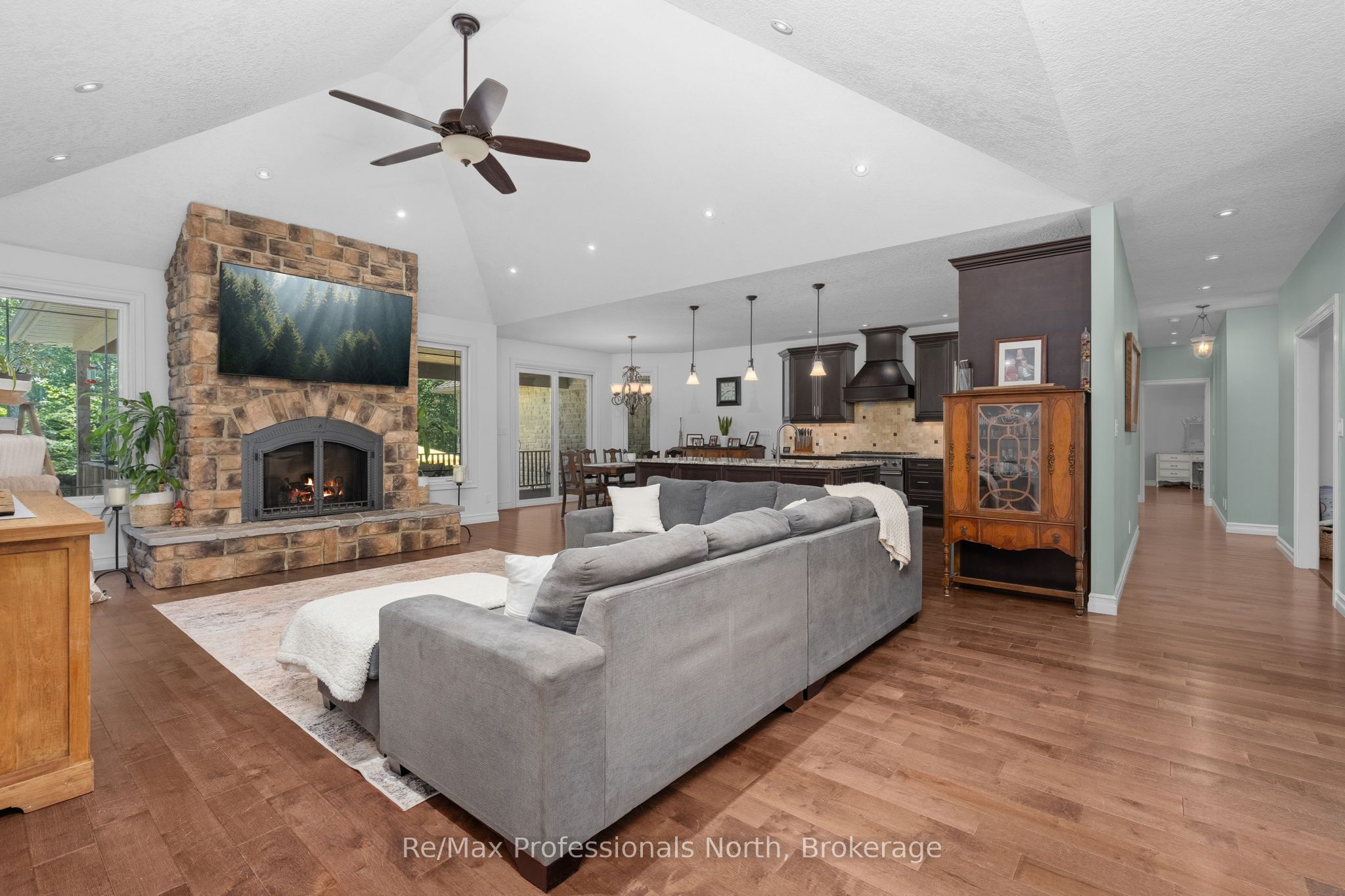2452 Doe Lake Road, Gravenhurst, ON P1P 1R3 photo 5