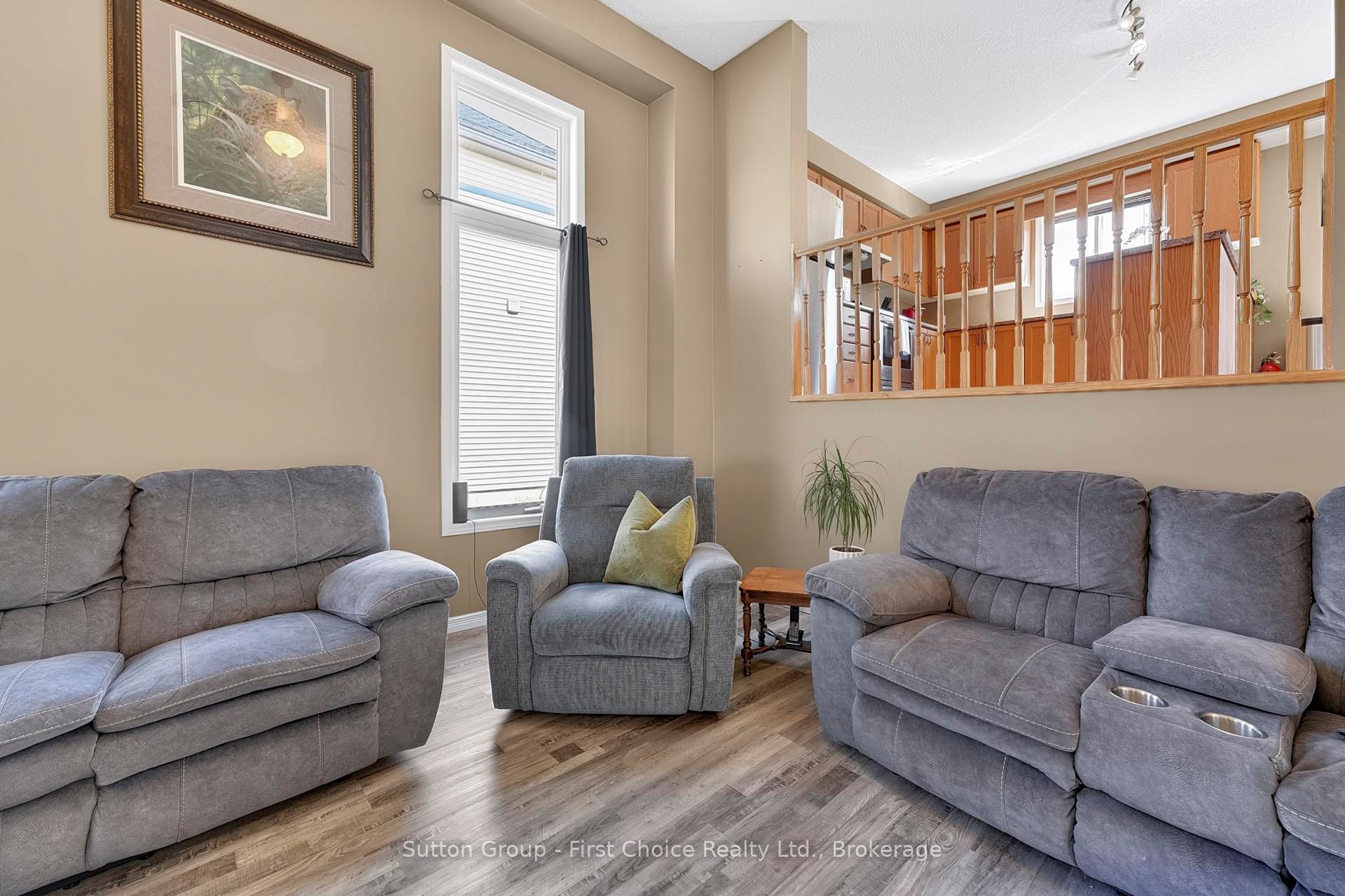 670 Reid Crescent, North Perth, ON N4W 0A1 photo 2