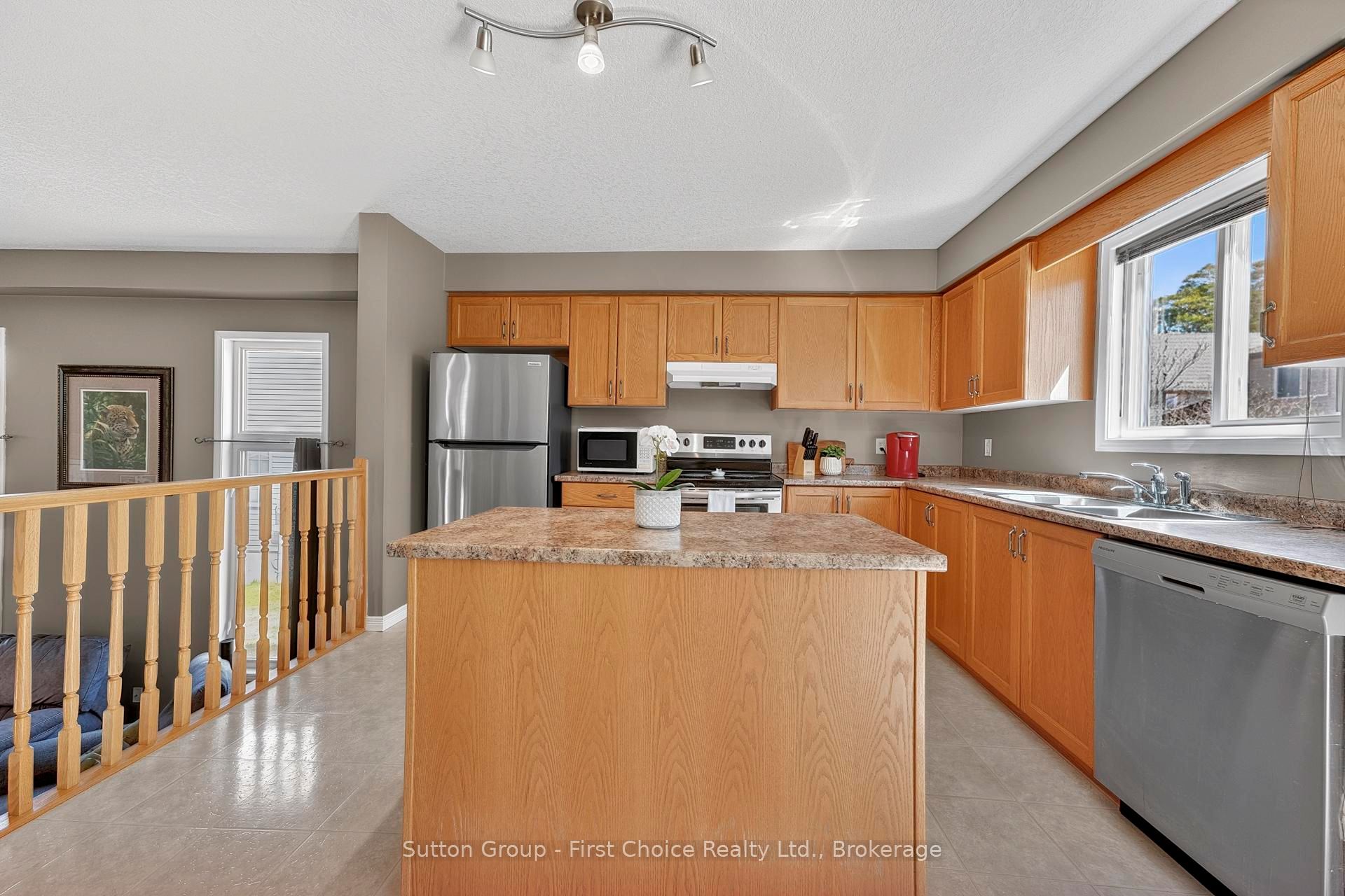 670 Reid Crescent, North Perth, ON N4W 0A1 photo 3