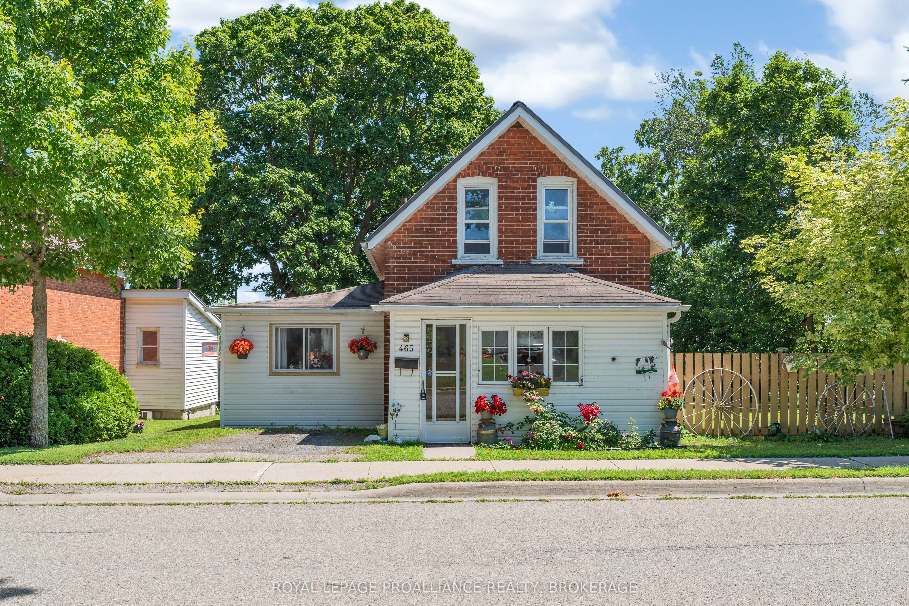 465 Garden Street, Gananoque, ON K7G 1J6
