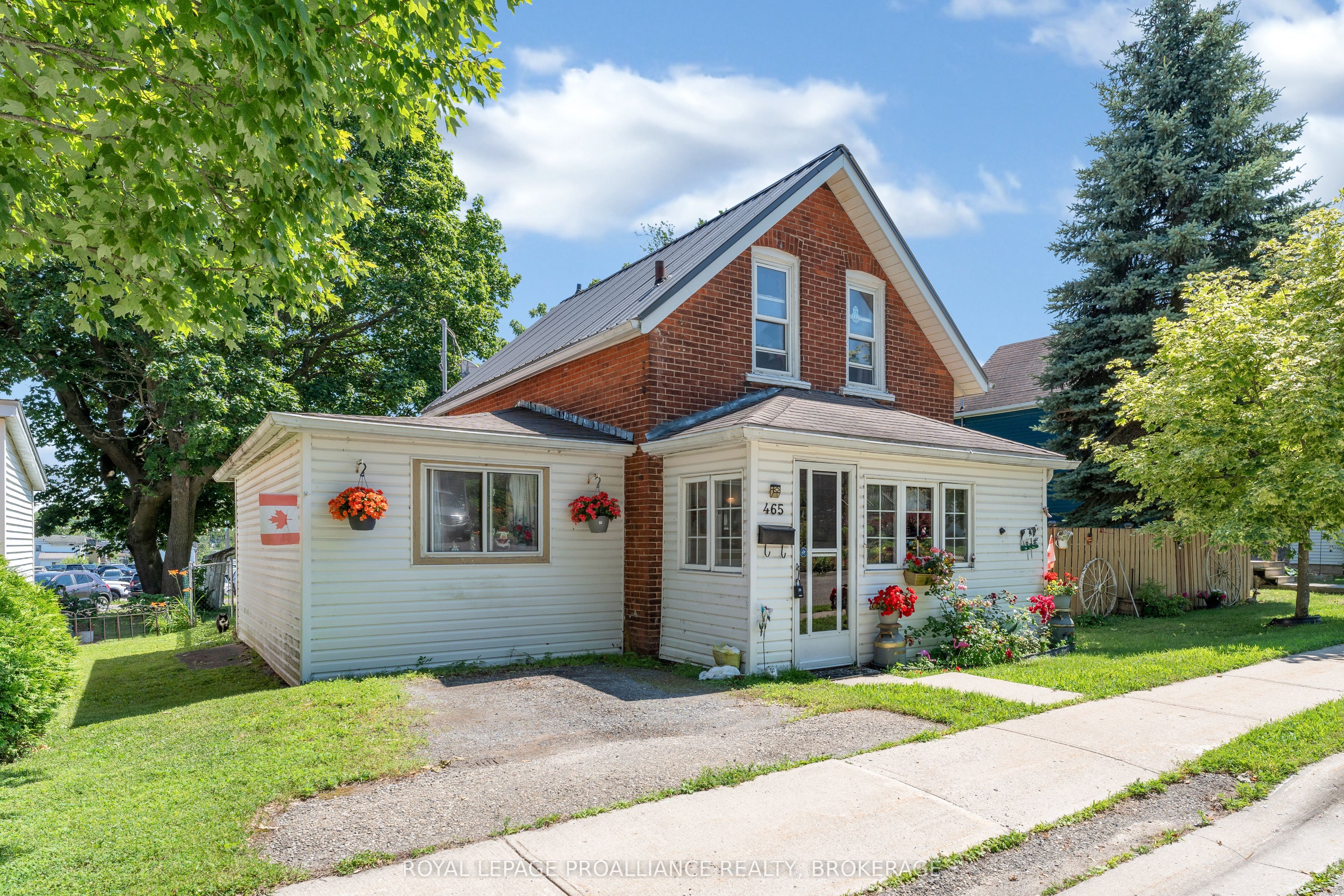465 Garden Street, Gananoque, ON K7G 1J6 photo 2