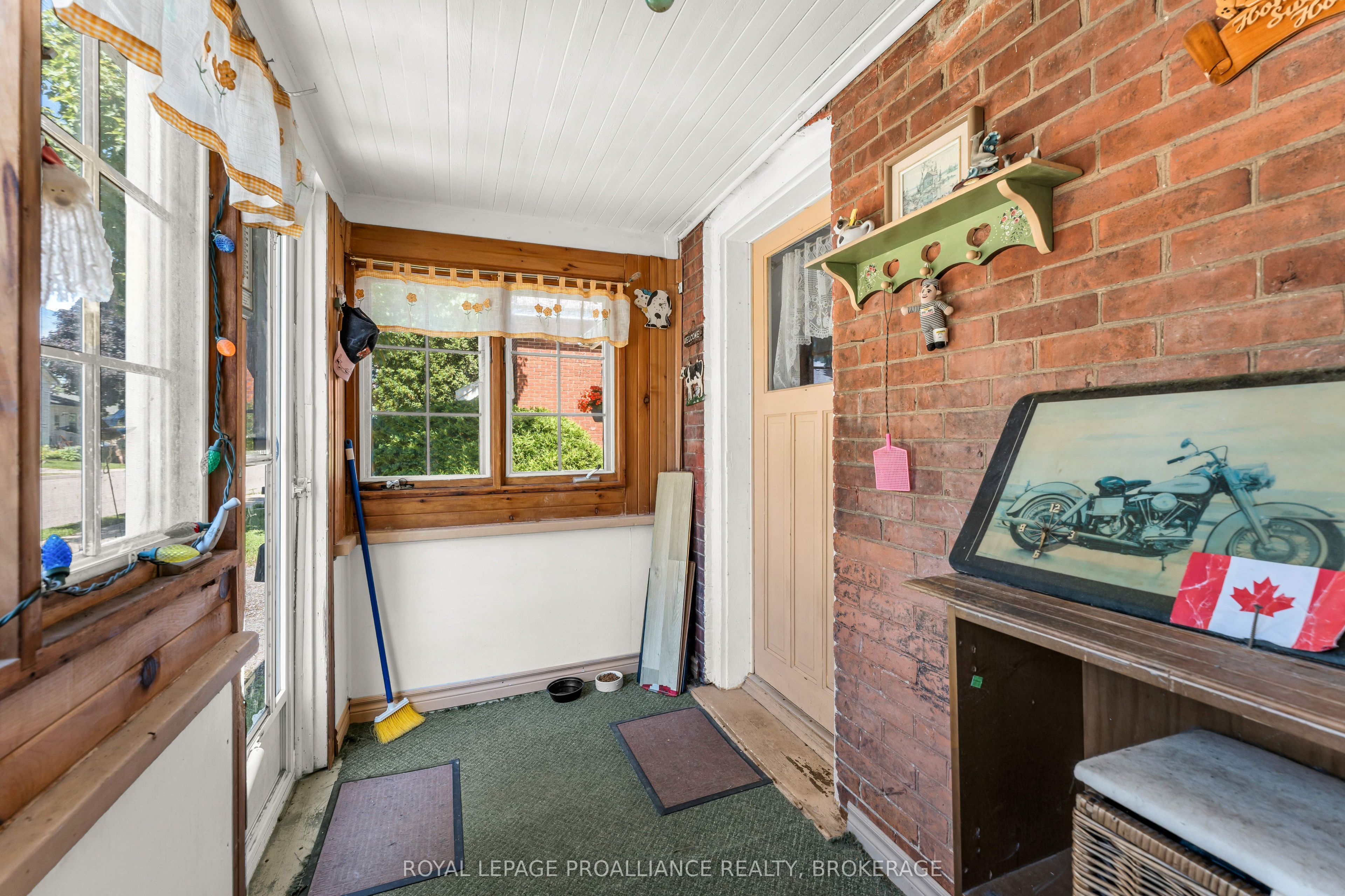 465 Garden Street, Gananoque, ON K7G 1J6 photo 3