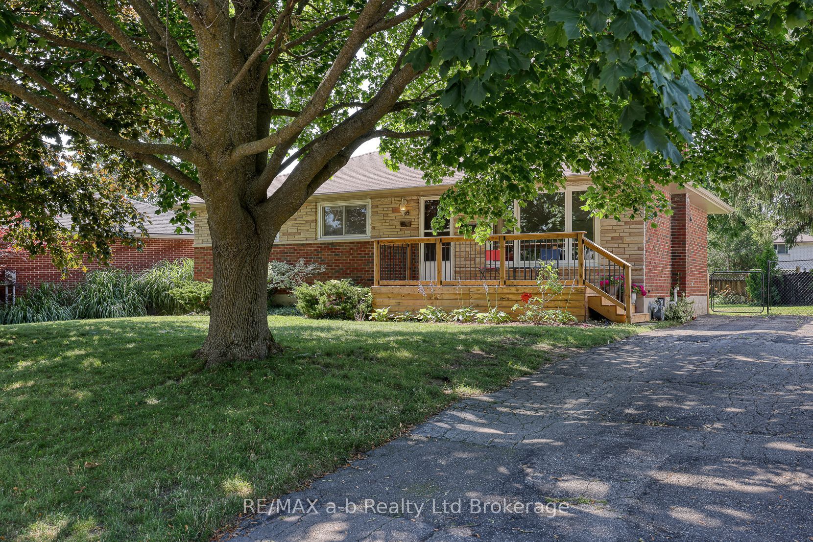 18 Chisholm Drive, Ingersoll, ON N5C 2C4